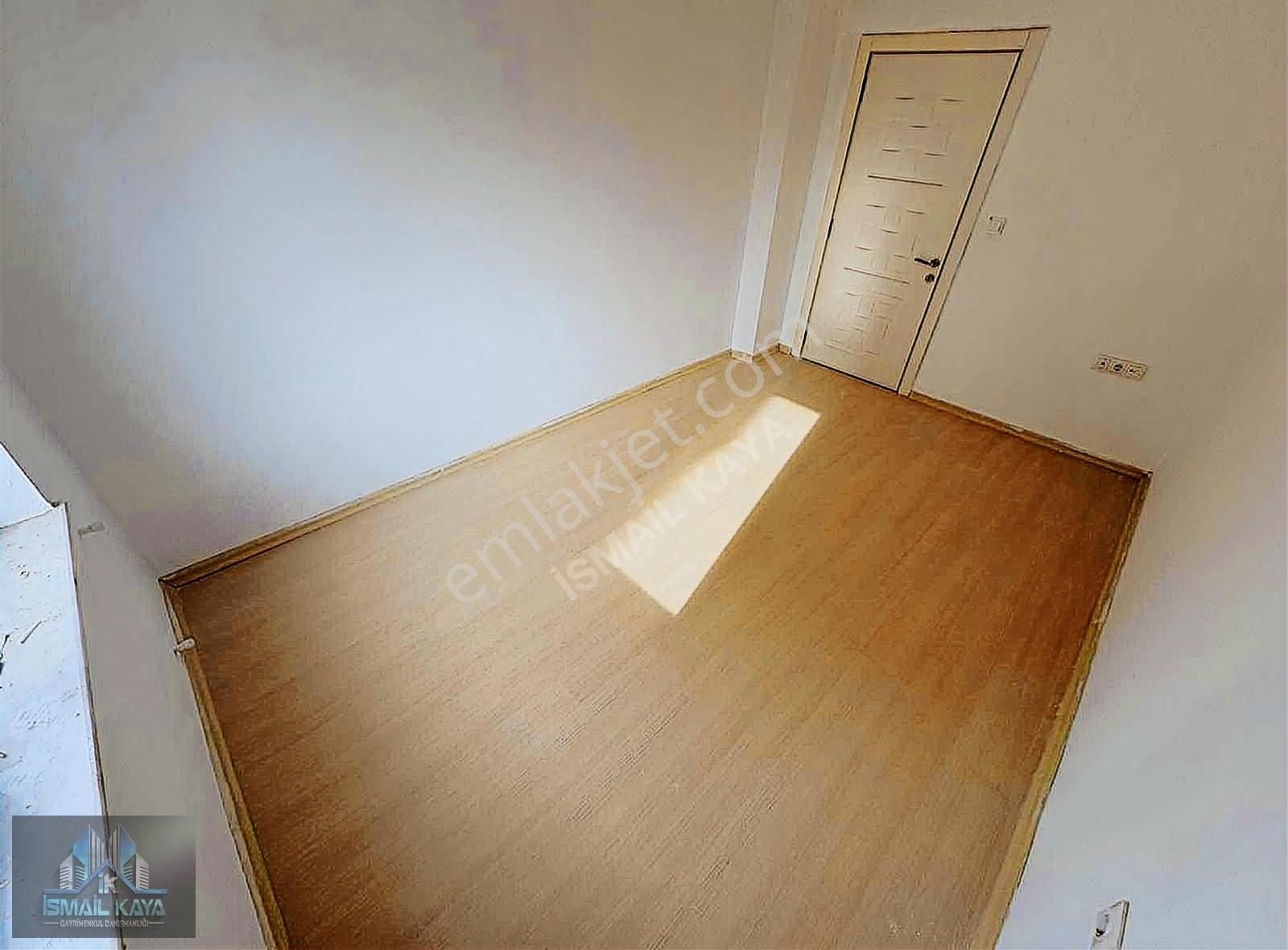 V.karşıyaka 2+1 90 M2 Ayrı Mutfaklı Tramvaya Yürüme Mesafesinde