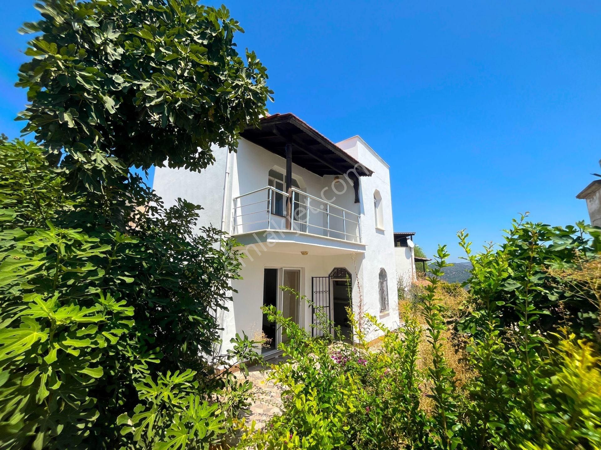 Boğaziçin'nde Göl Manzaralı Satılık Müstakil Dubleks Villa