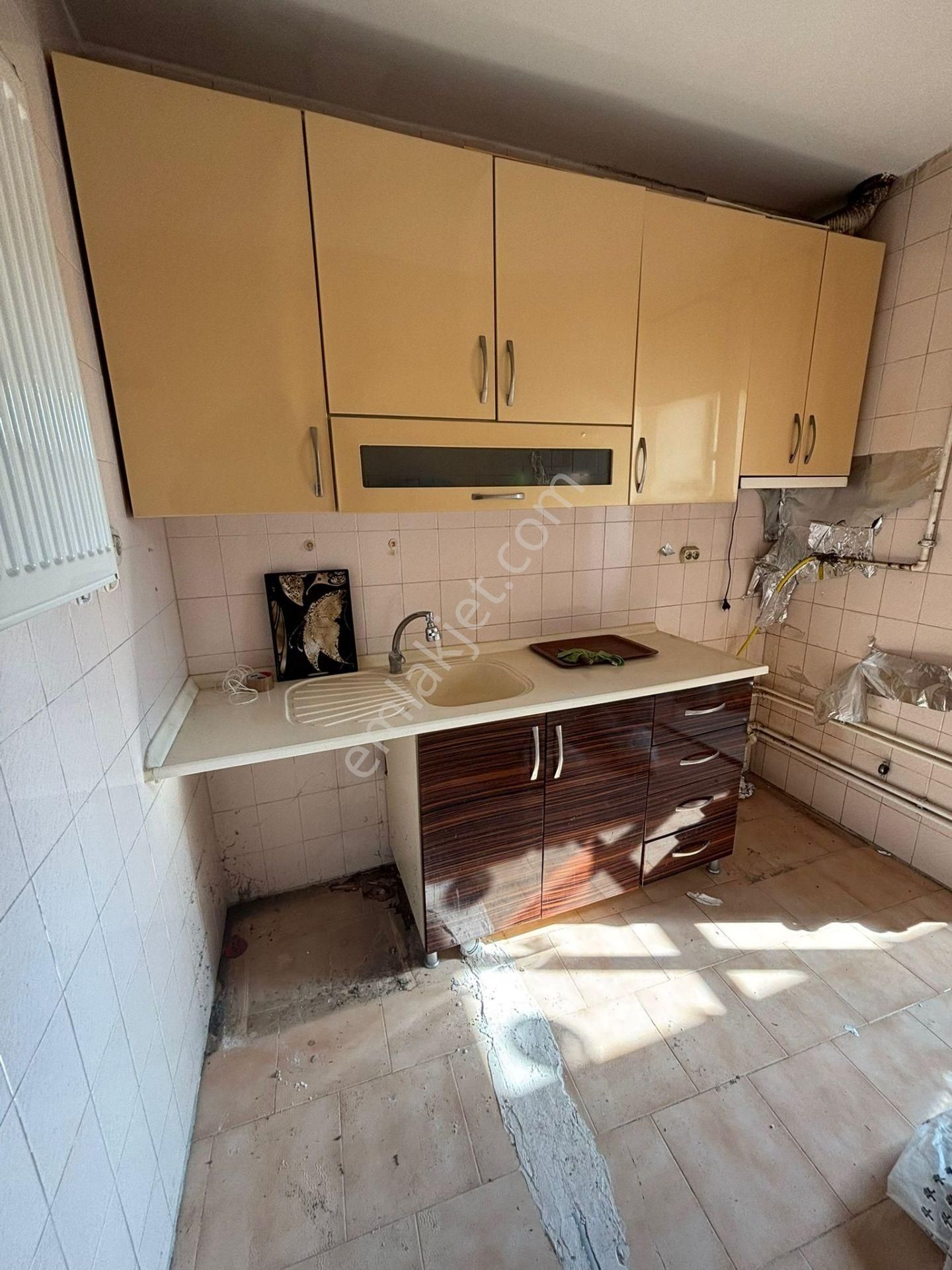 Küçükyalı Marmaraya Minibüse Çok Yakın Teraslı 2+1