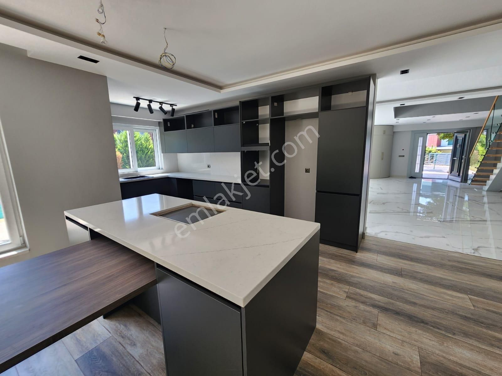 Silivri Star Life Sitesi 700 M2 Havuzlu Müstakil Villa - Görsel 6