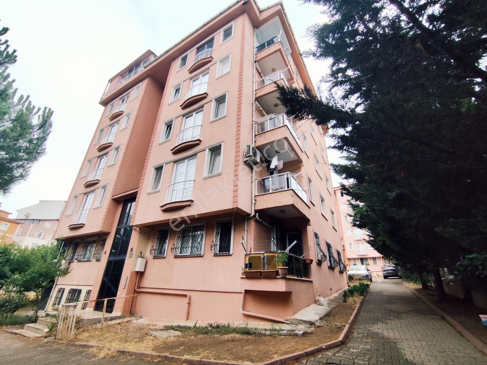 Adnan Kahveci Metroya Yürüme Site İçinde 2+1 Balkonlu Fırsat Kiralık