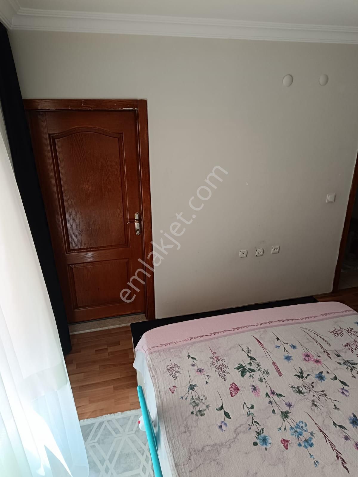 Bilgen Vatan'dan Bağlarbaşı'nda 3+1 Ebeveyn Banyolu 130m2 Çok Geniş Kullanım Alanlı Yatırıma Uygun - Görsel 4