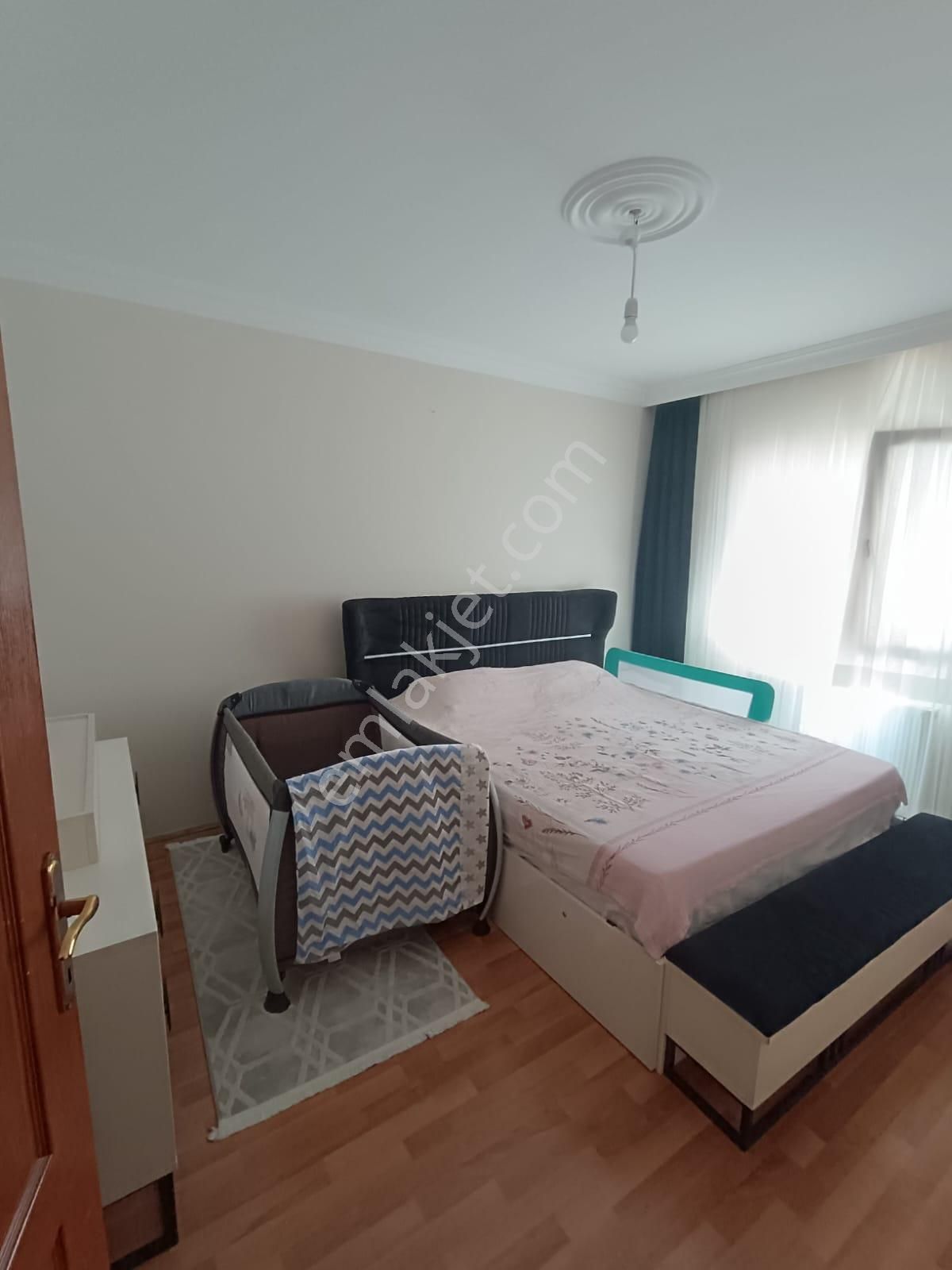 Bilgen Vatan'dan Bağlarbaşı'nda 3+1 Ebeveyn Banyolu 130m2 Çok Geniş Kullanım Alanlı Yatırıma Uygun - Görsel 3