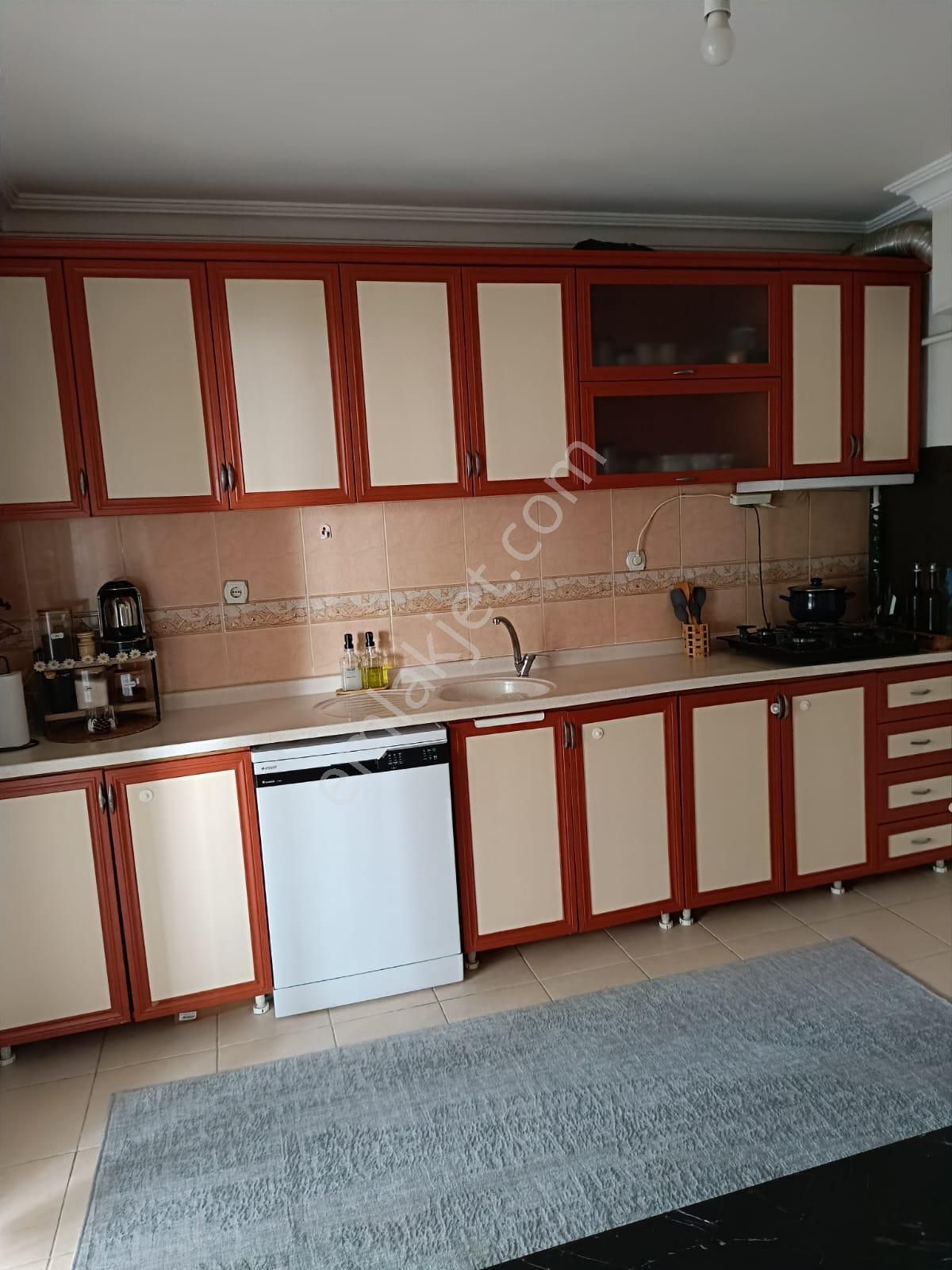 Bilgen Vatan'dan Bağlarbaşı'nda 3+1 Ebeveyn Banyolu 130m2 Çok Geniş Kullanım Alanlı Yatırıma Uygun - Görsel 2