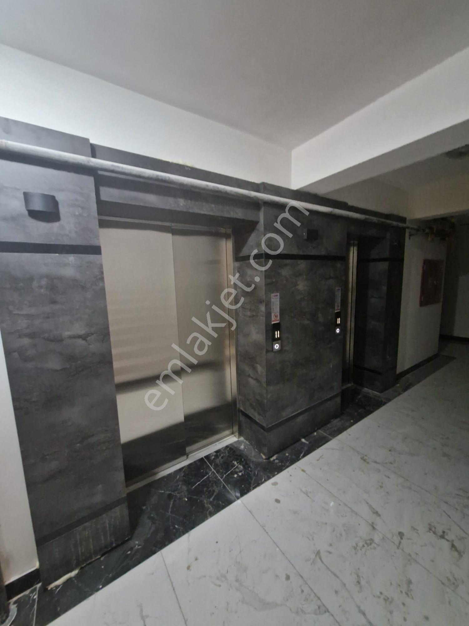 Menemen Merkez'de, Özel Garaj, Havuzlu Site İçinde Satılık 3+1 - Görsel 8