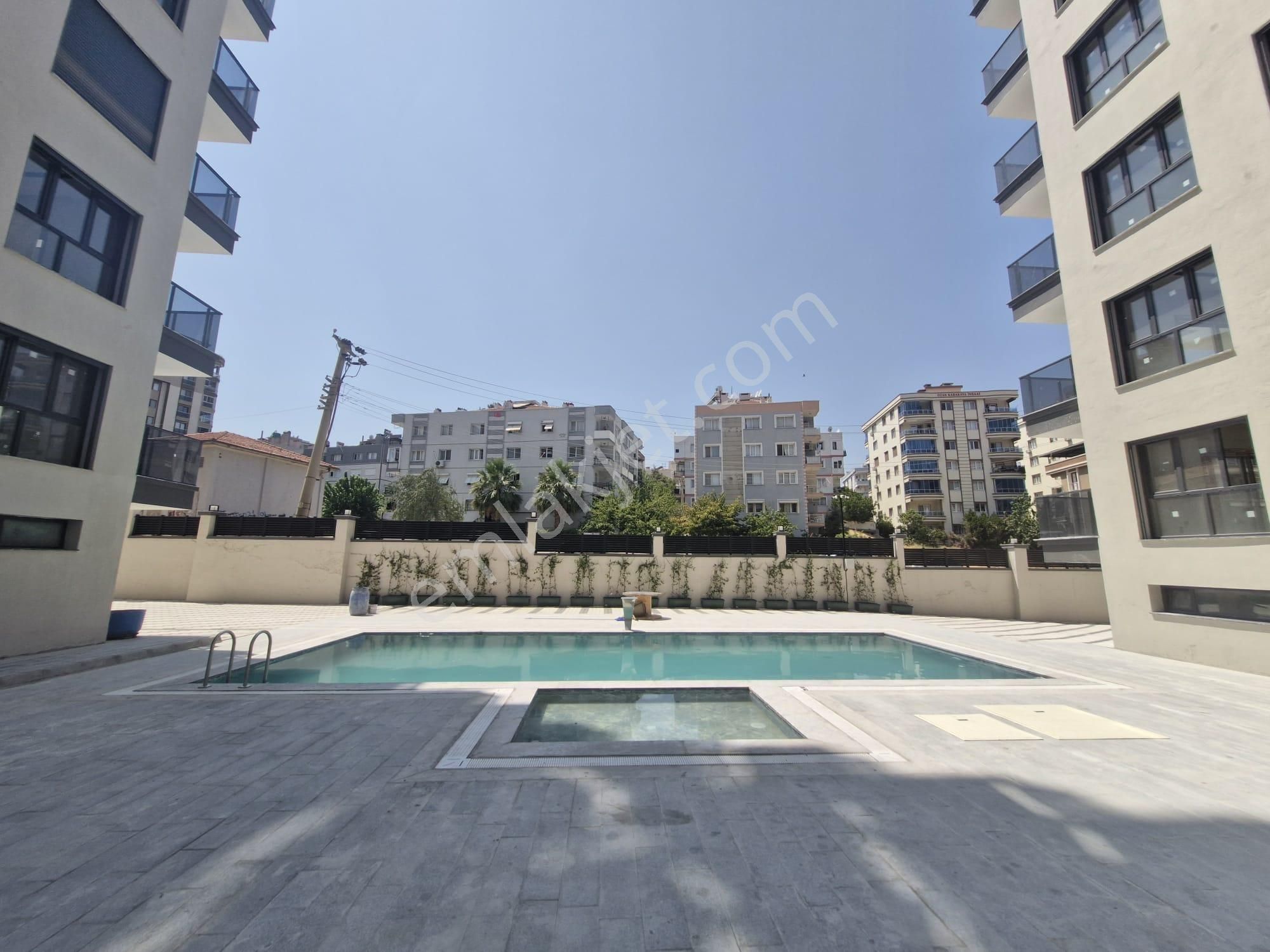 Menemen Merkez'de, Özel Garaj, Havuzlu Site İçinde Satılık 3+1 - Görsel 4