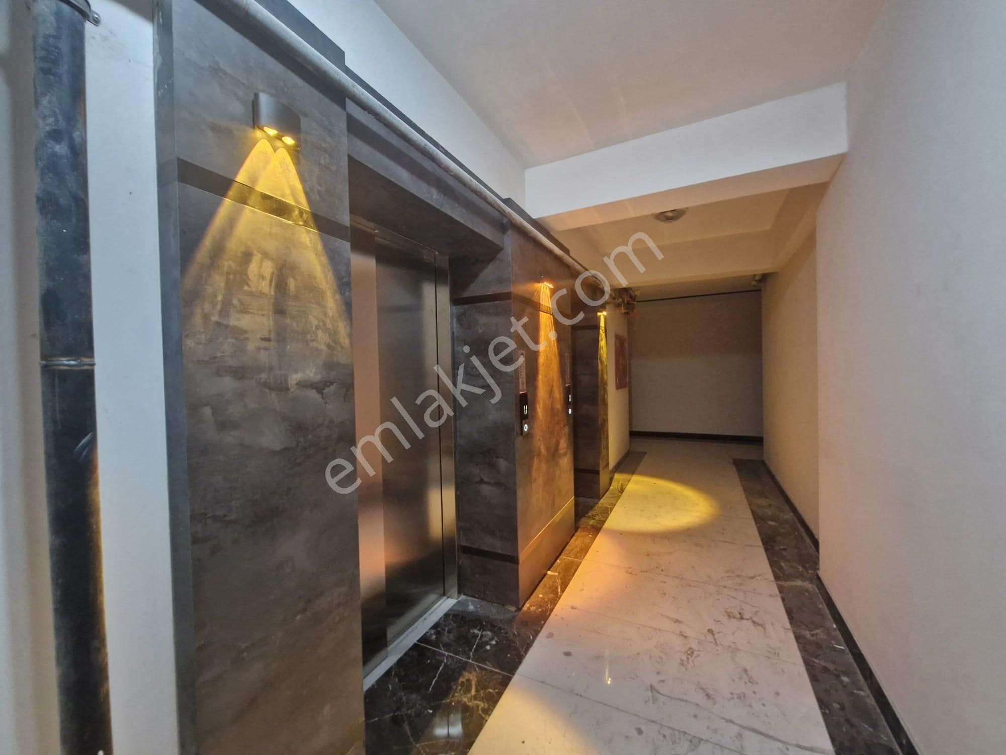 Menemen Merkez'de, Özel Garaj, Havuzlu Site İçinde Satılık 3+1 - Görsel 7