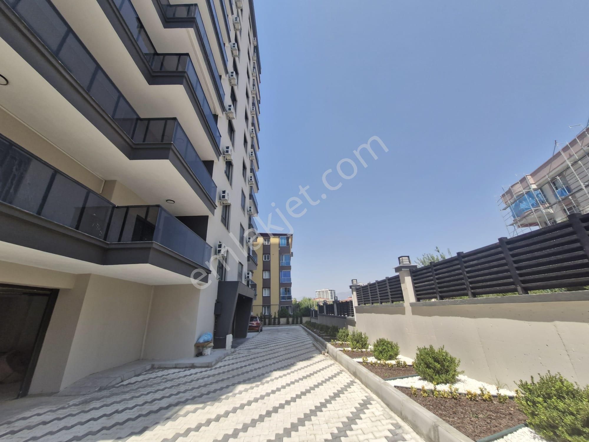 Menemen Merkez'de, Özel Garaj, Havuzlu Site İçinde Satılık 3+1 - Görsel 5