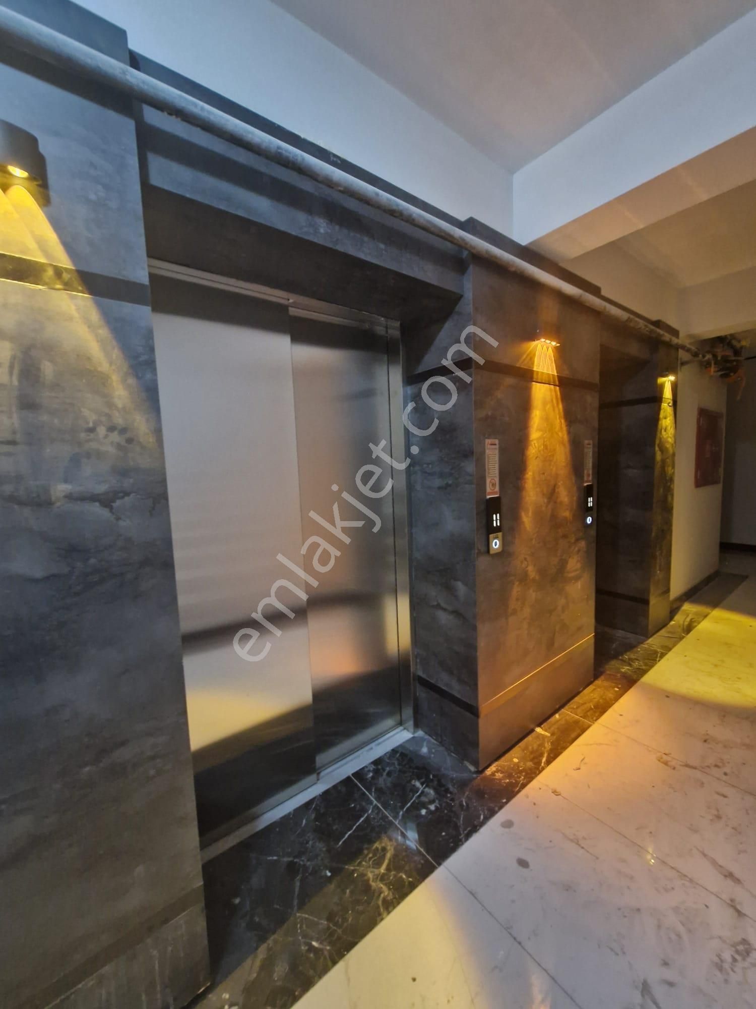 Menemen Merkez'de, Özel Garaj, Havuzlu Site İçinde Satılık 3+1 - Görsel 28