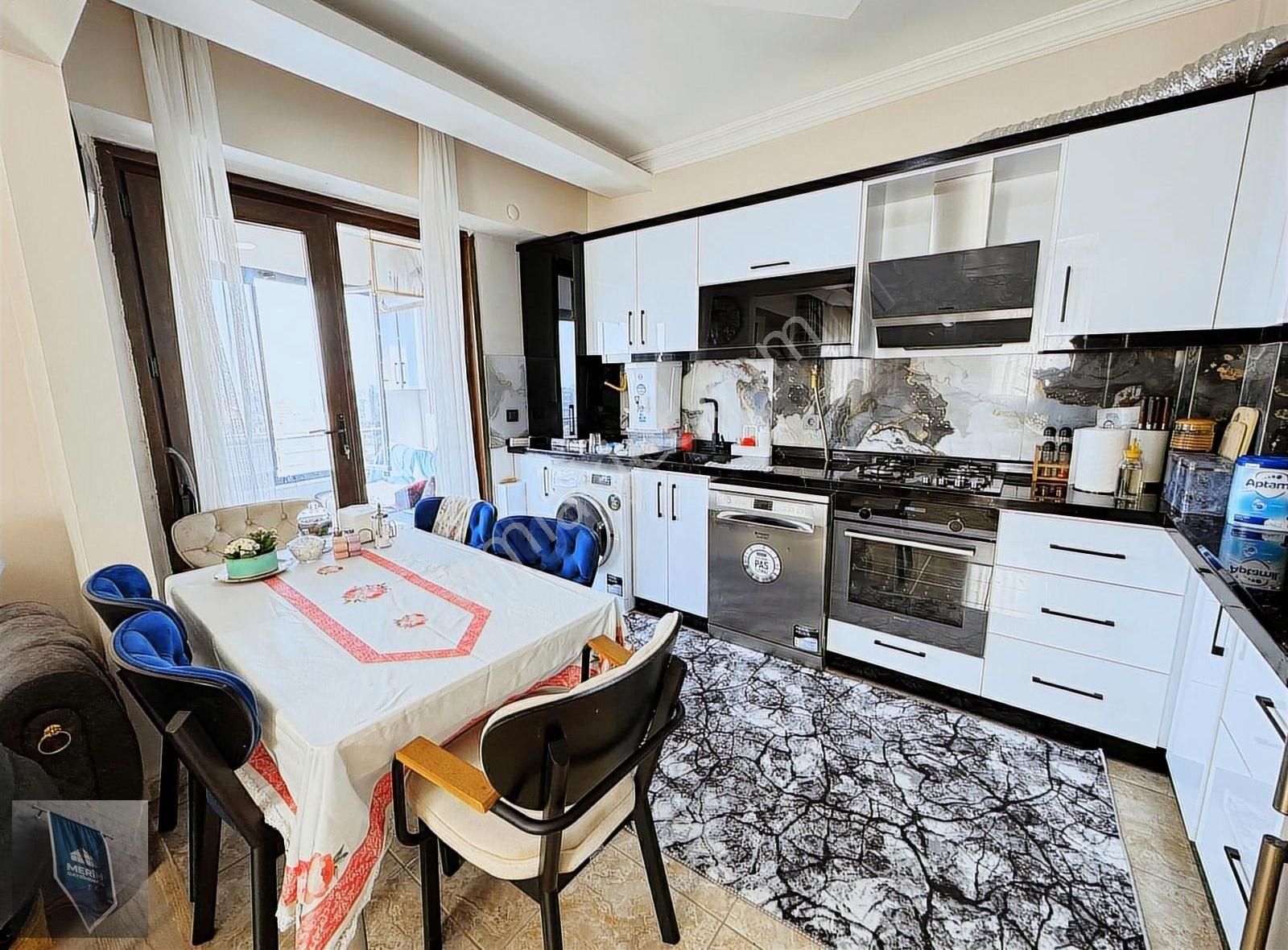 Eşsiz Manzaralı İçi Ekstra Yapılı Lüks Daire