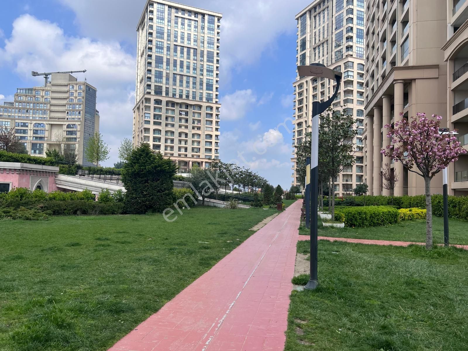 Kiptaş Venezia Mega Kiralık Ofis & Büro Aylık Ödeme Full Eşyalı Avm Mnzr.