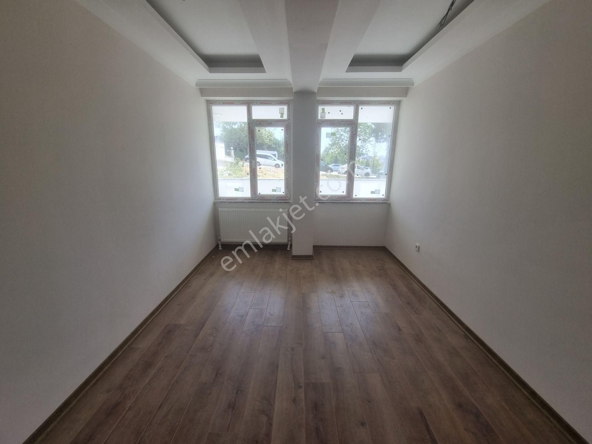 Çekmeköy Merkez Mahallesinde Satılık 2+1 Bahçe Katı Daire