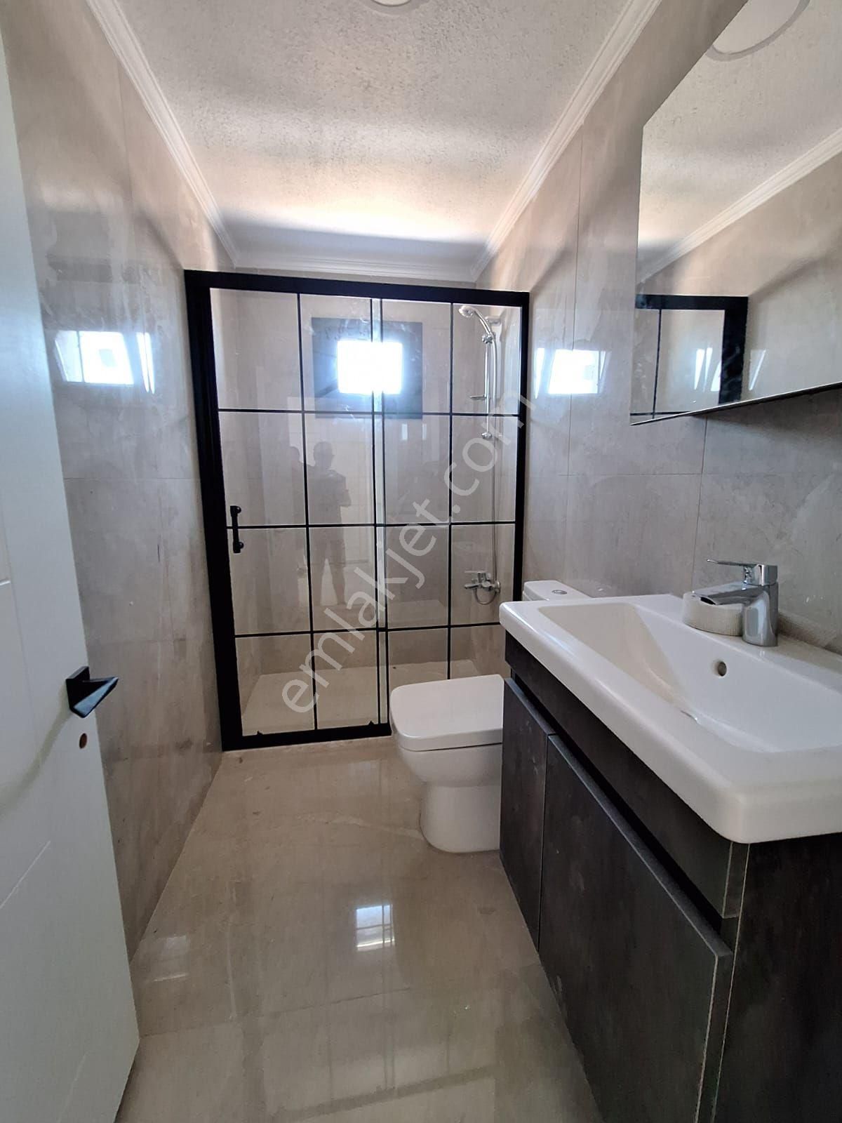 Dikili Güven Emlak'tan Cumhuriyet Mahallesinde 5+1 Ayrı Mutfaklı 180 M2 Tripleks Villalar - Görsel 22