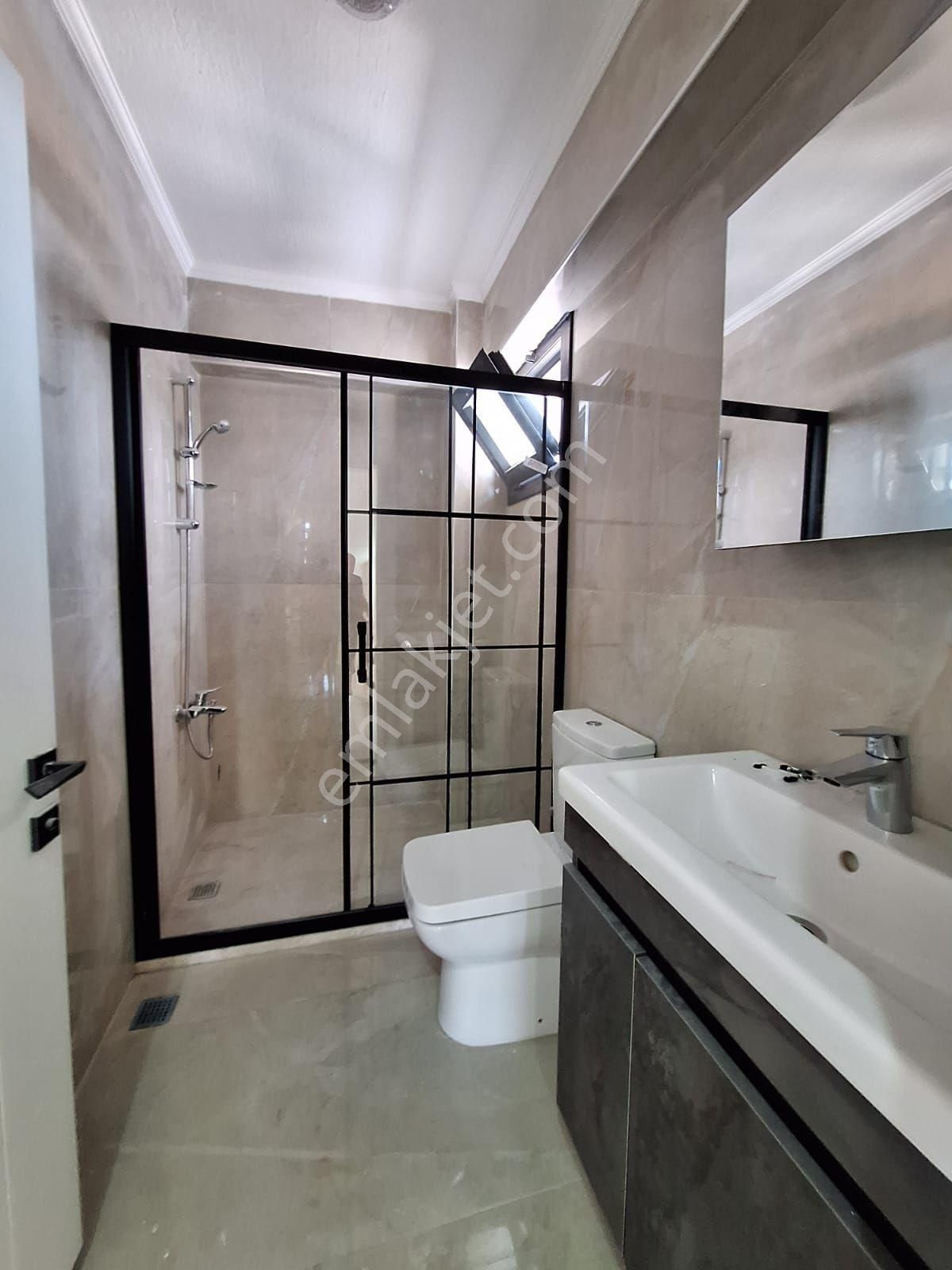 Dikili Güven Emlak'tan Cumhuriyet Mahallesinde 5+1 Ayrı Mutfaklı 180 M2 Tripleks Villalar - Görsel 27