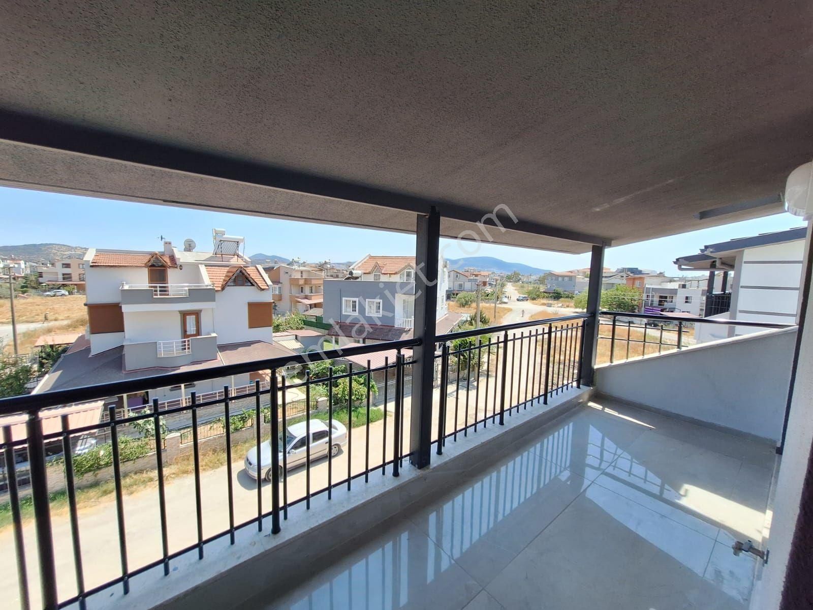 Dikili Güven Emlak'tan Cumhuriyet Mahallesinde 5+1 Ayrı Mutfaklı 180 M2 Tripleks Villalar - Görsel 16