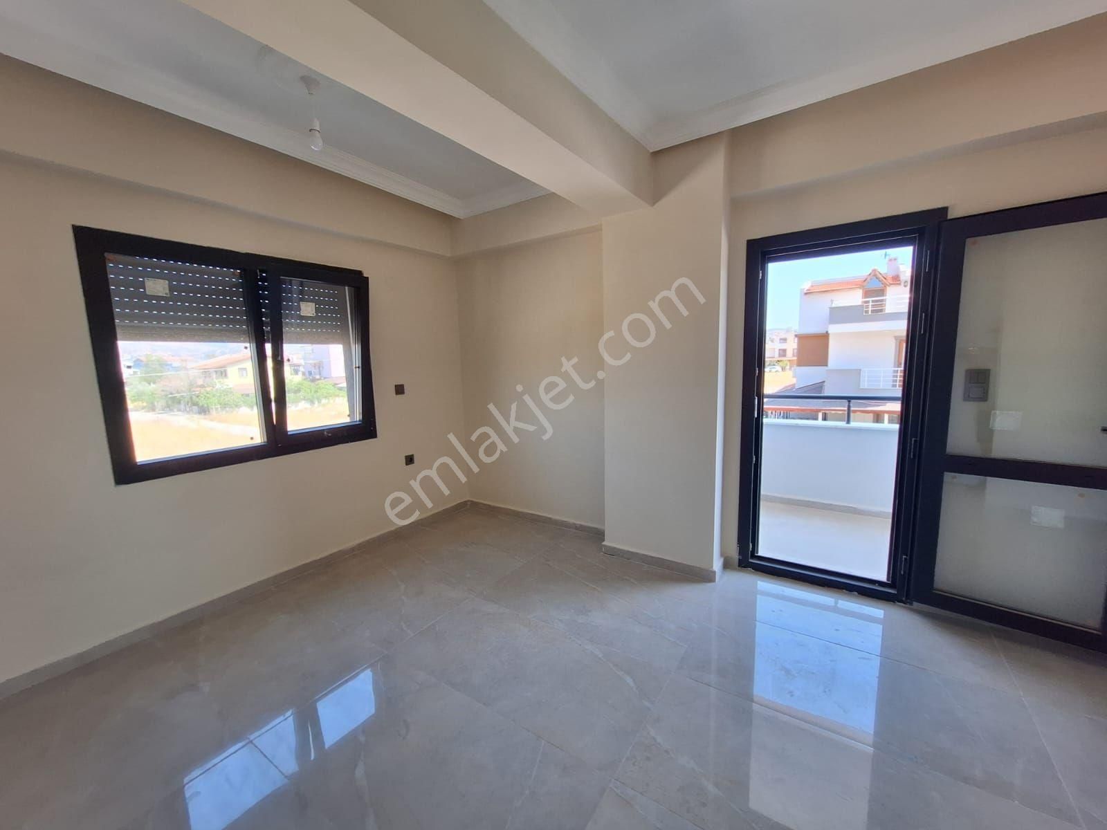 Dikili Güven Emlak'tan Cumhuriyet Mahallesinde 5+1 Ayrı Mutfaklı 180 M2 Tripleks Villalar - Görsel 29