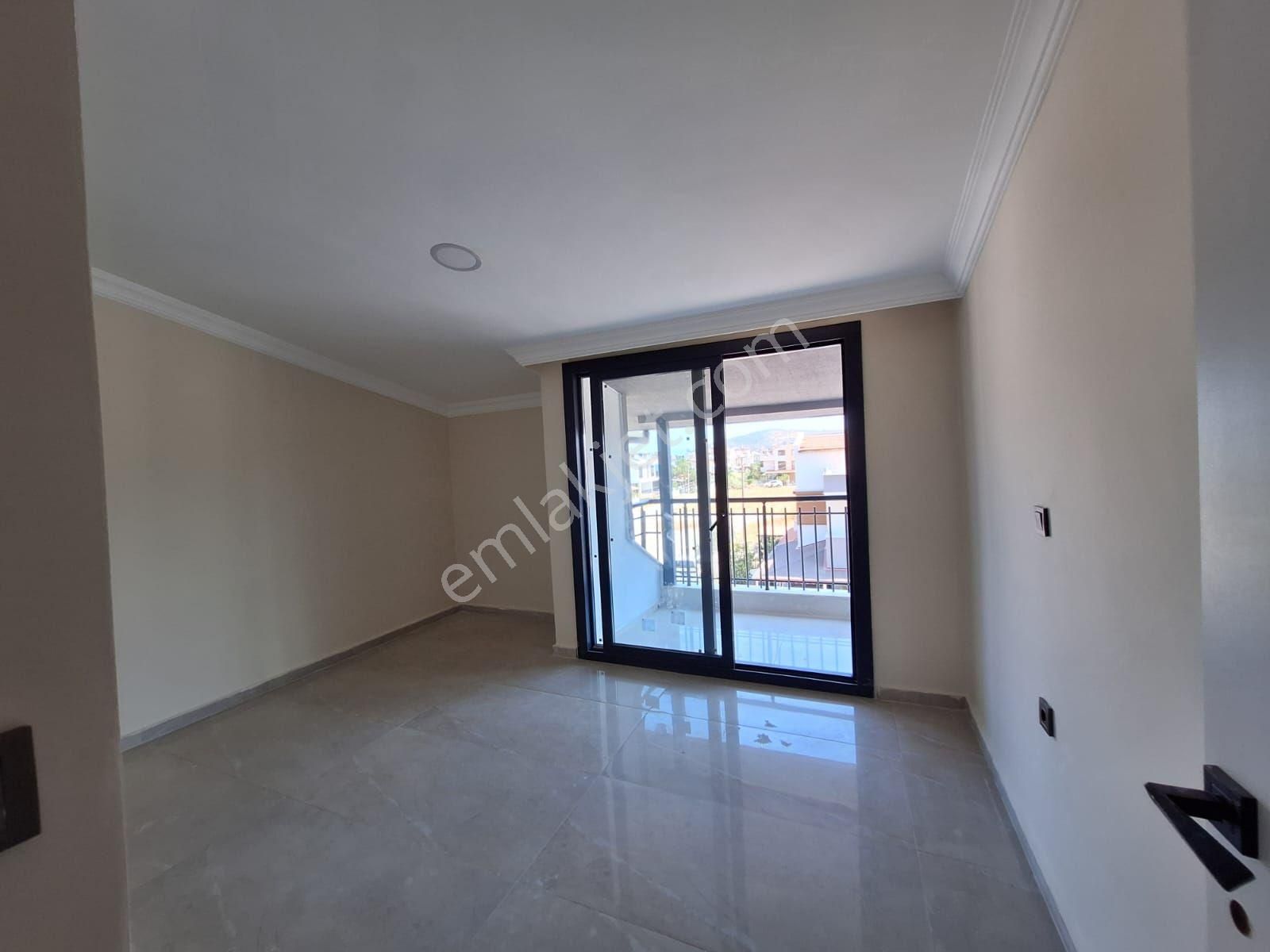 Dikili Güven Emlak'tan Cumhuriyet Mahallesinde 5+1 Ayrı Mutfaklı 180 M2 Tripleks Villalar - Görsel 24