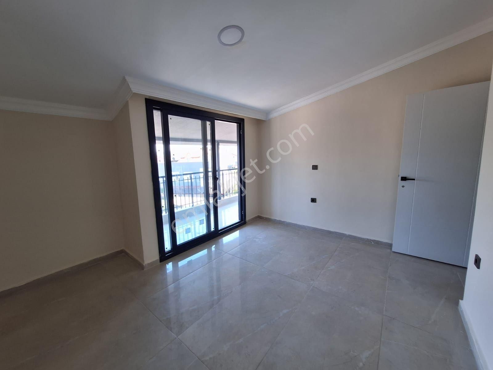 Dikili Güven Emlak'tan Cumhuriyet Mahallesinde 5+1 Ayrı Mutfaklı 180 M2 Tripleks Villalar - Görsel 19