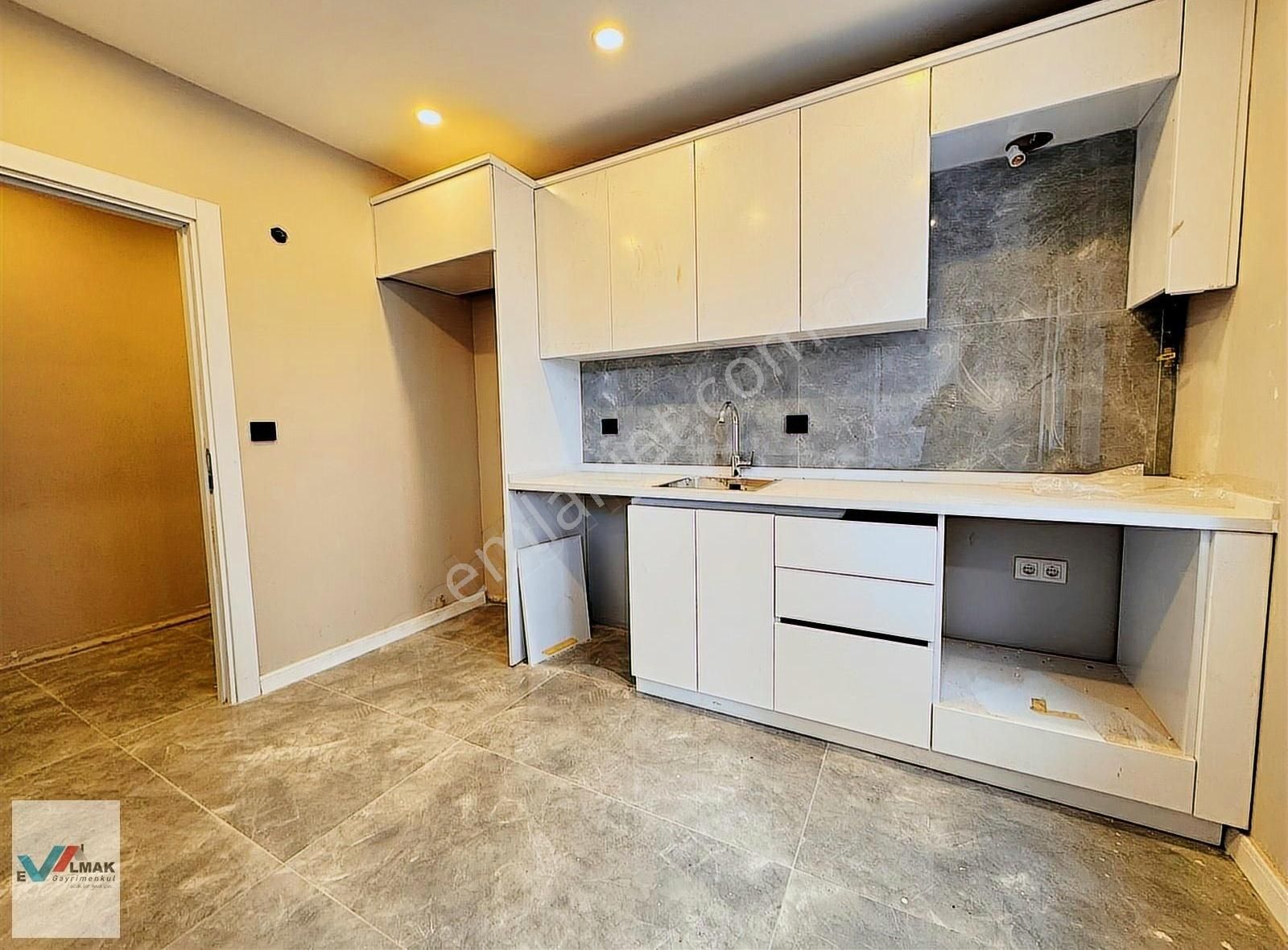 Evalmak'ta Tevfikbey Mah.de 3+1(120m2) Asansörlü Otoparklı Sıfır - Görsel 7