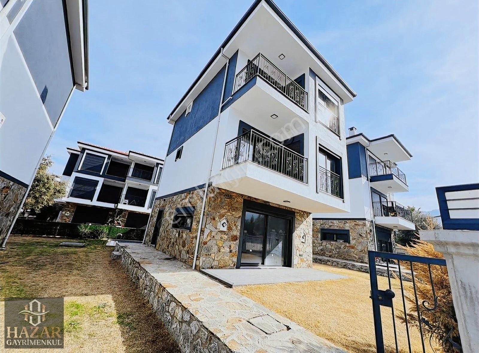 Kuşadası Davutlar'da Satılık 3+1 Asansörlü Villa