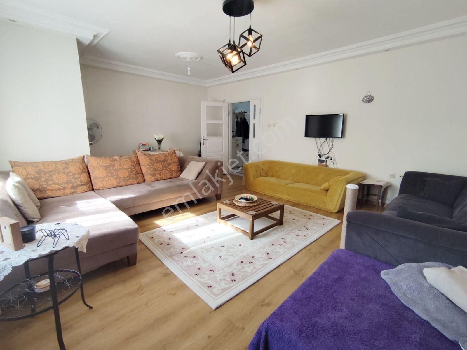 Mertcan Dan Uğurmumcu Mah Site İçinde 3+1 Arakat - Kapalı Balkonlu
