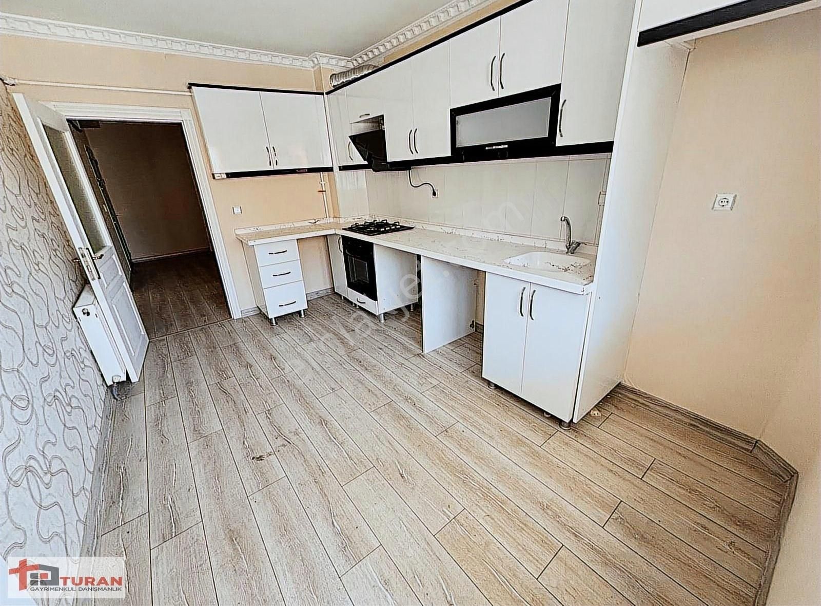 Sancaktepe Mh Sarıkamış Caddesi Üzerinde Ara Kat Yapılı 3+1daire