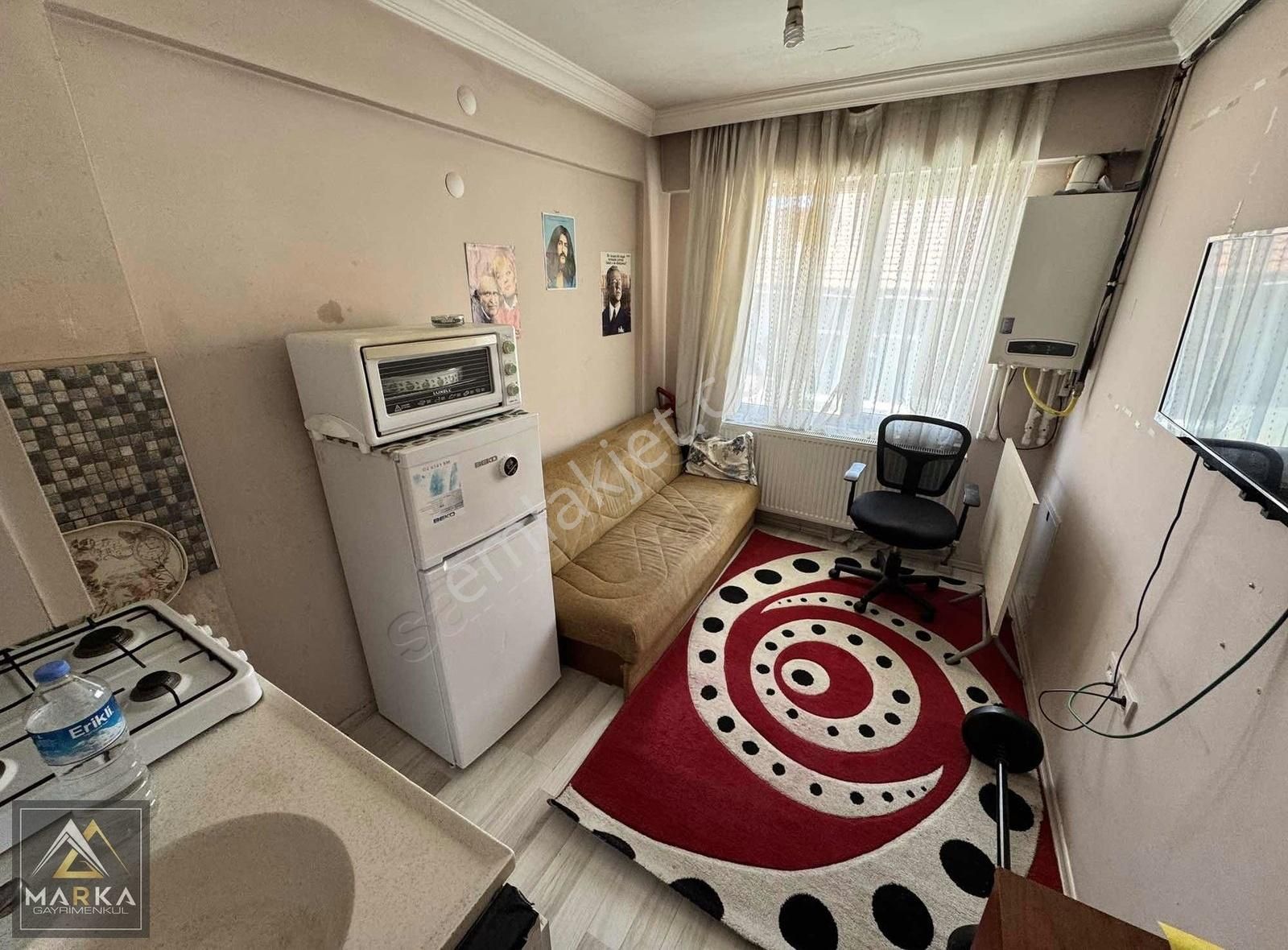 Marka Gayrimenkul'den Belediye Yanı Eşyalı 1+1 Kiralık Daire