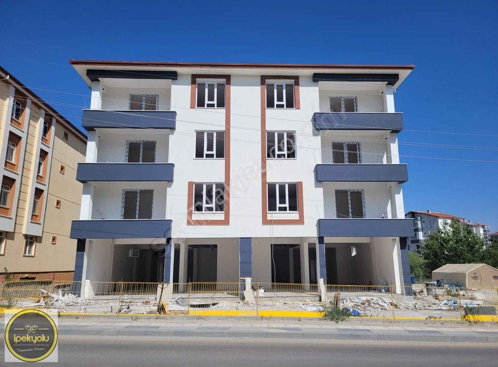 İpekyolu Gayrimenkul Kırbaşı Yolu Üzeri Sıfır 2+1 Satılık Daire
