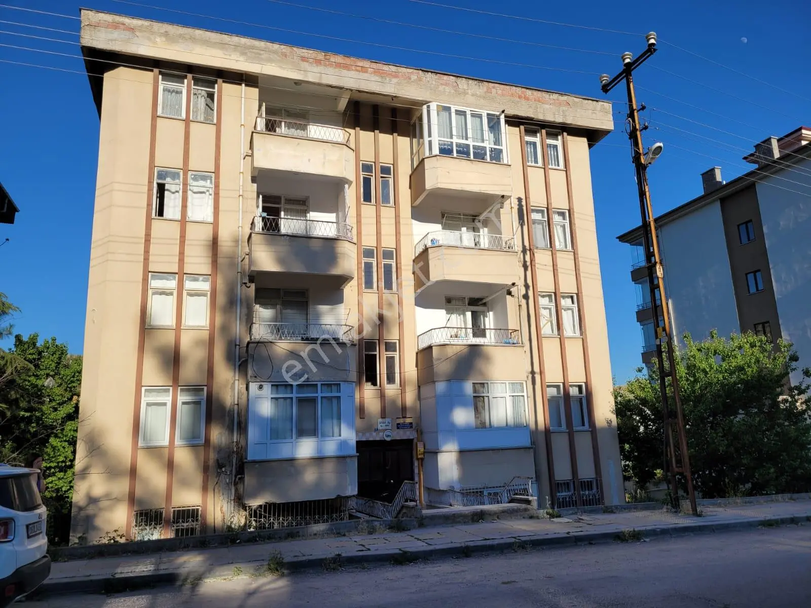 İpekyolu Gayrimenkul Den Evren Caddesinde 3+1 Satılık Daire
