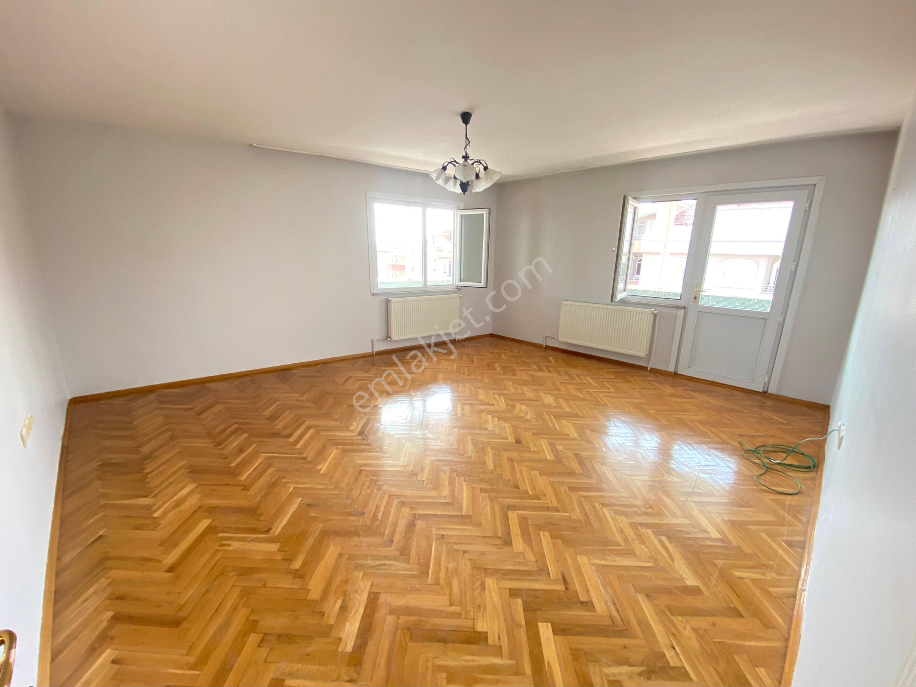 Avcılar Cihangir Mah.cadde Metrobüs Yanı 2004 Yapımı Bina 3+1 175m2 Kiralık Daire