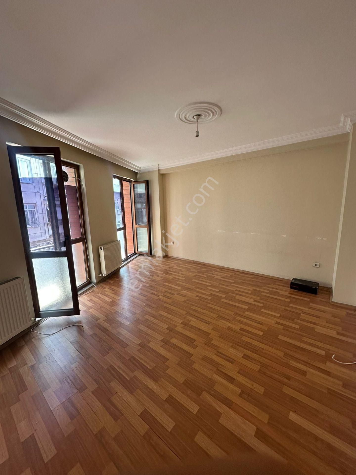 Üsküdar Valide-i Atikde Metroya Yürüme Mesafesinde 12 Yıllık Binada 55 M² 2+1 Kiralık Daire