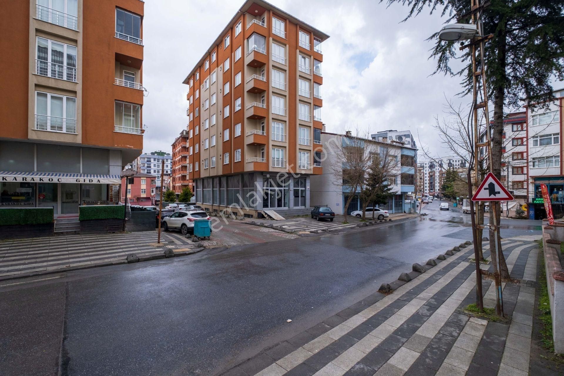 Çekmeköy Cumhurıyet Caddesı Üstü 420m2 Kıralık 2 Katlı Mağaza