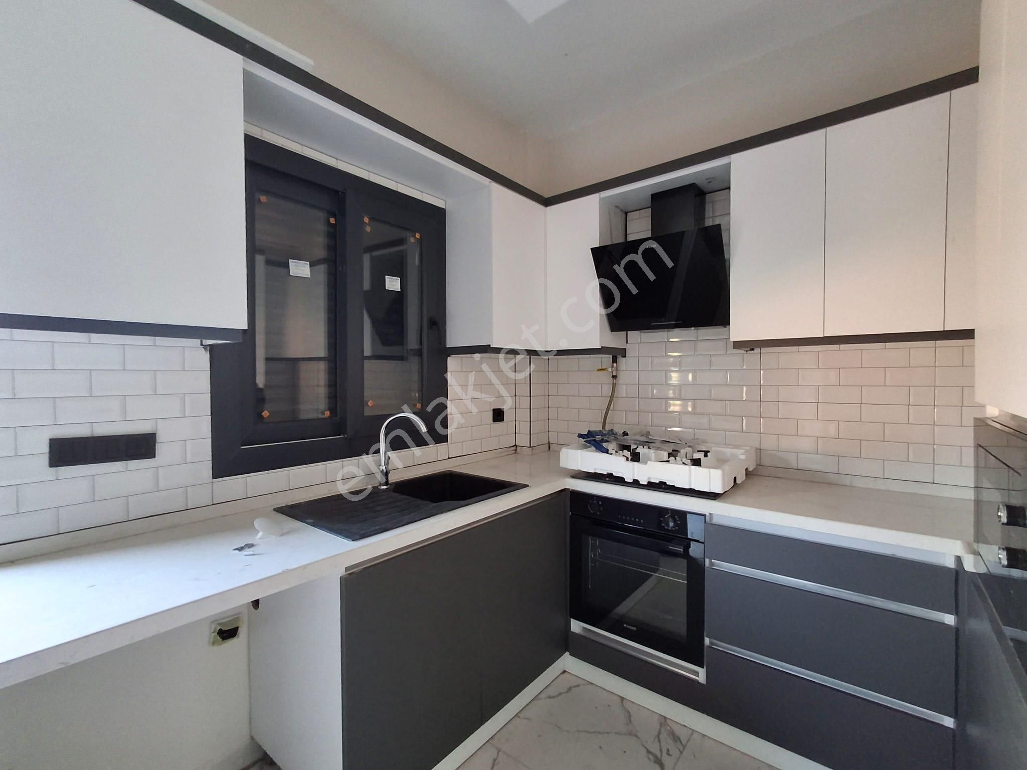 Bal Gayrimenkul -gölcüklerde Açık Mutfak Geniş Bahçeli 4+1 Villa