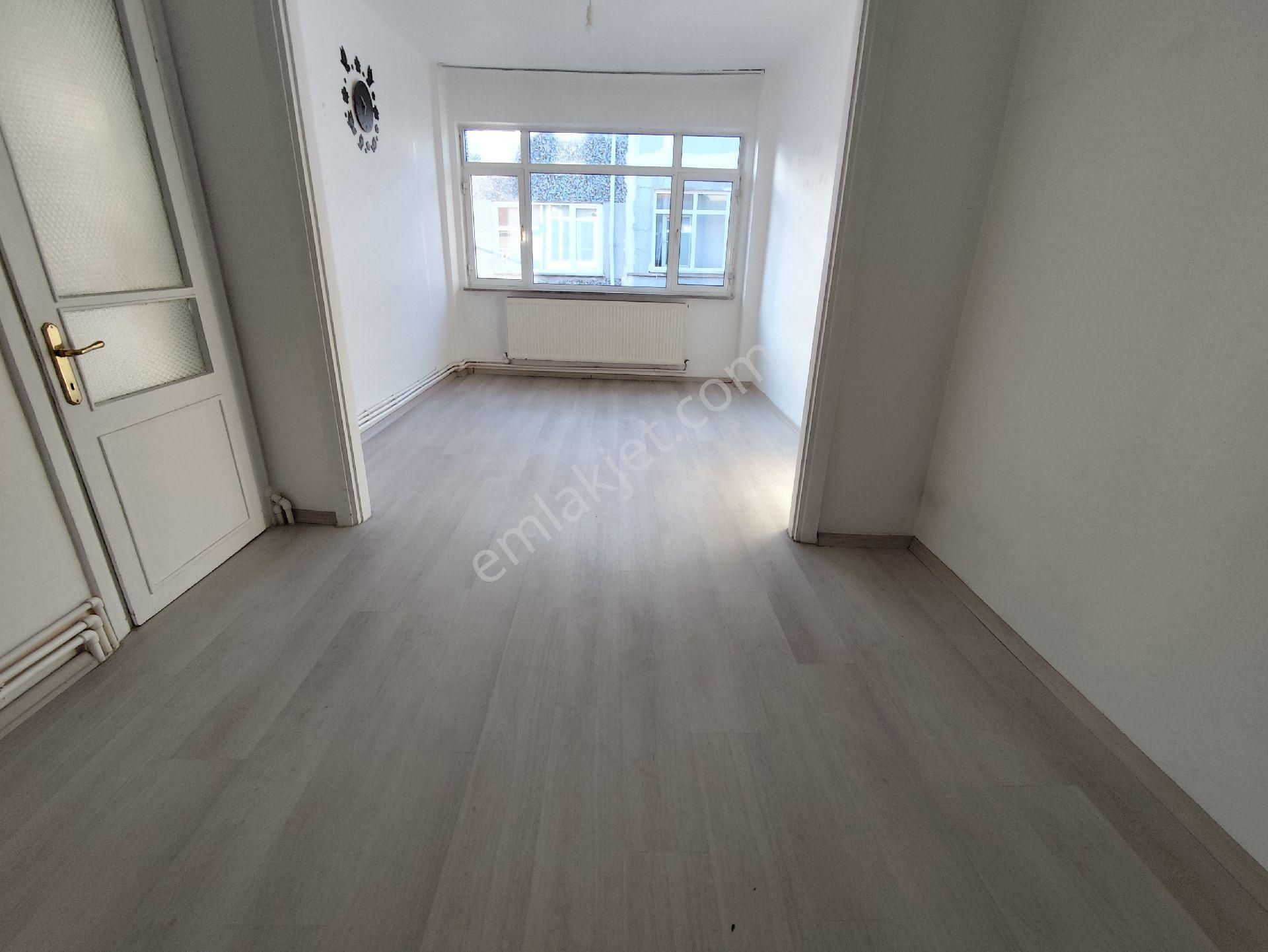 Yedikule İkiyüzlü Çeşme Sok Kiralık 1+1 Daire