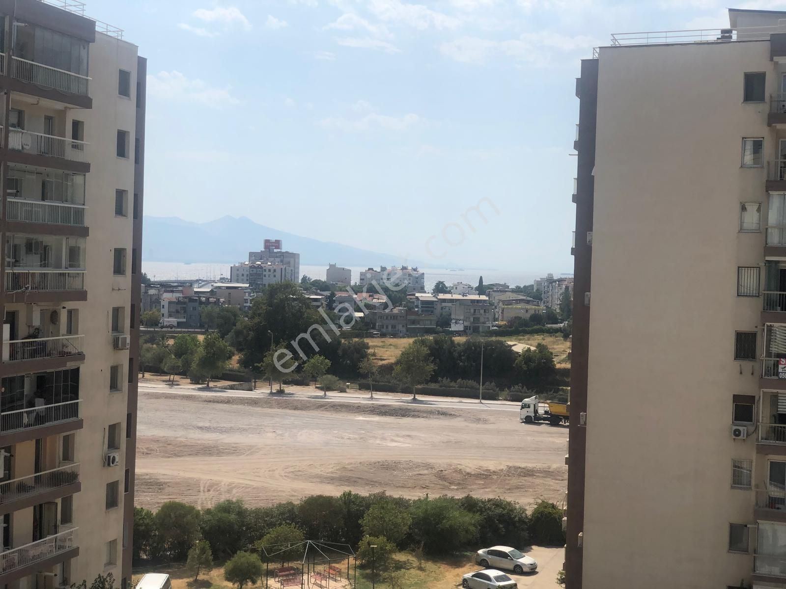 Tepekule Bayraklı’da Deniz Ve Tarih Manzaralı, Geniş Balkonlu 2+1