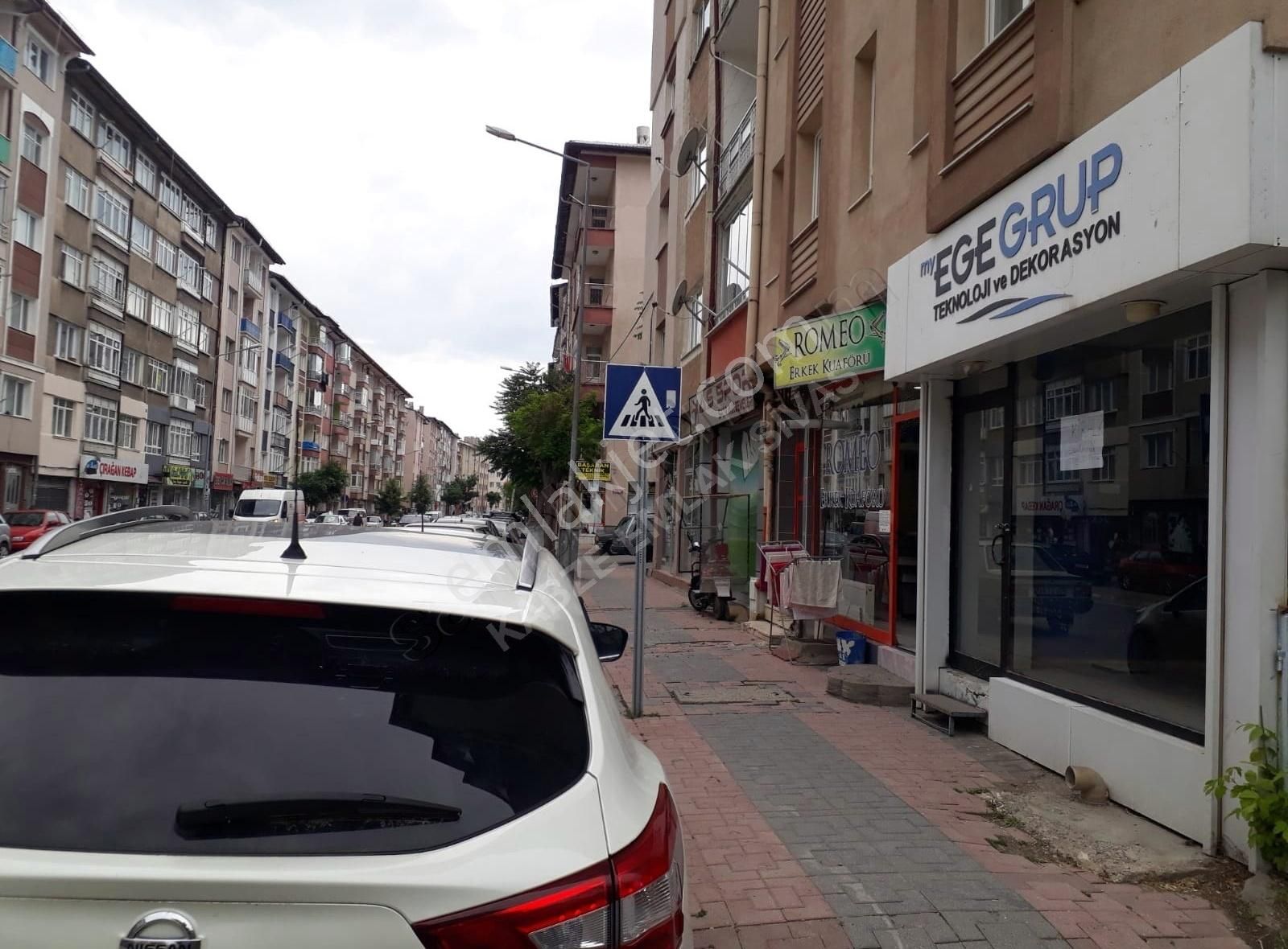 Sivas Mrk.kabze Emlaktan Halil Rıfatpaşa Cd.üzeri Satılık Dükkan