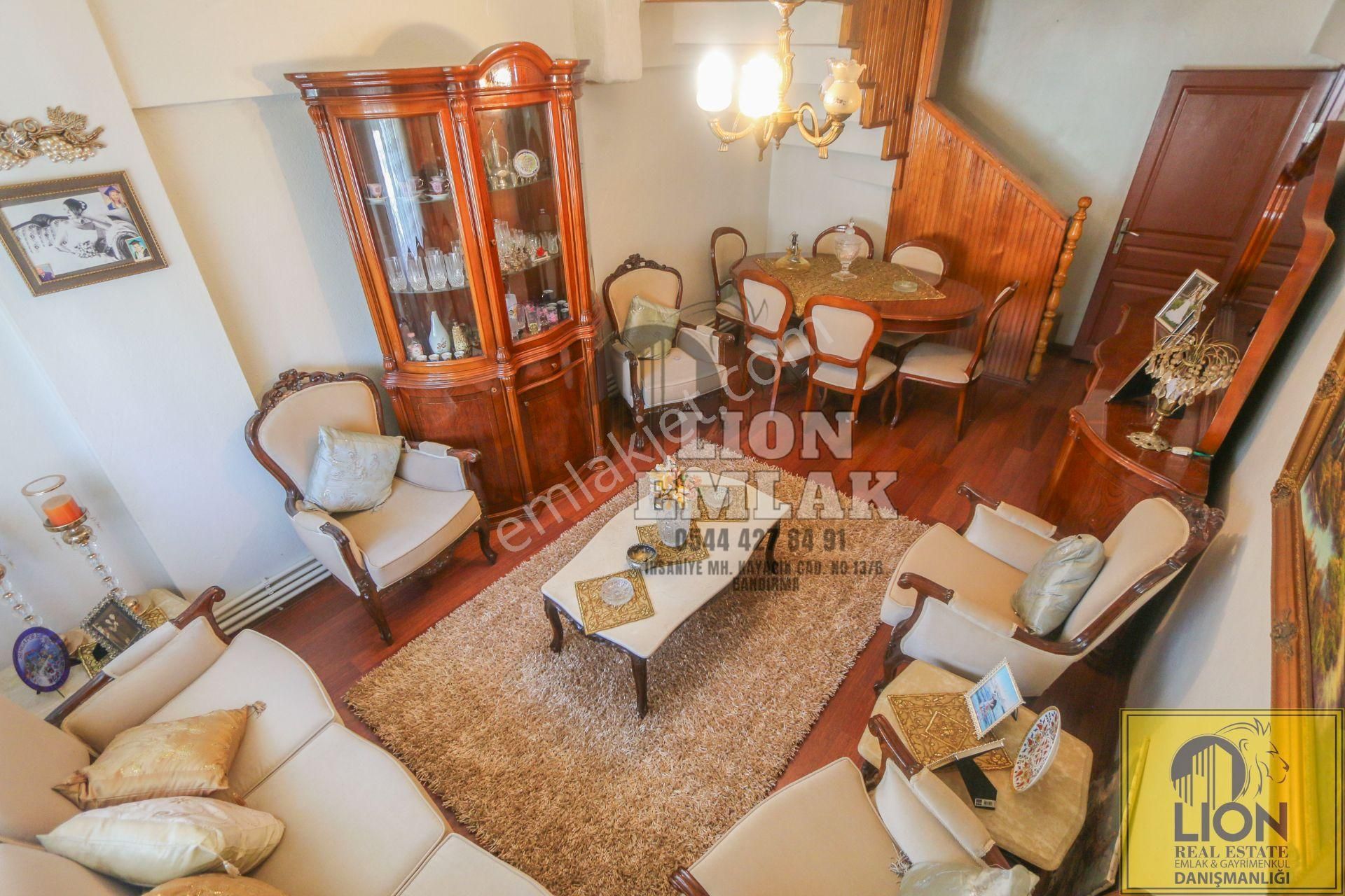 Bandırma Dere Mahallesinde , Ana Cadde Üzeri Satılık 4+1 Daire