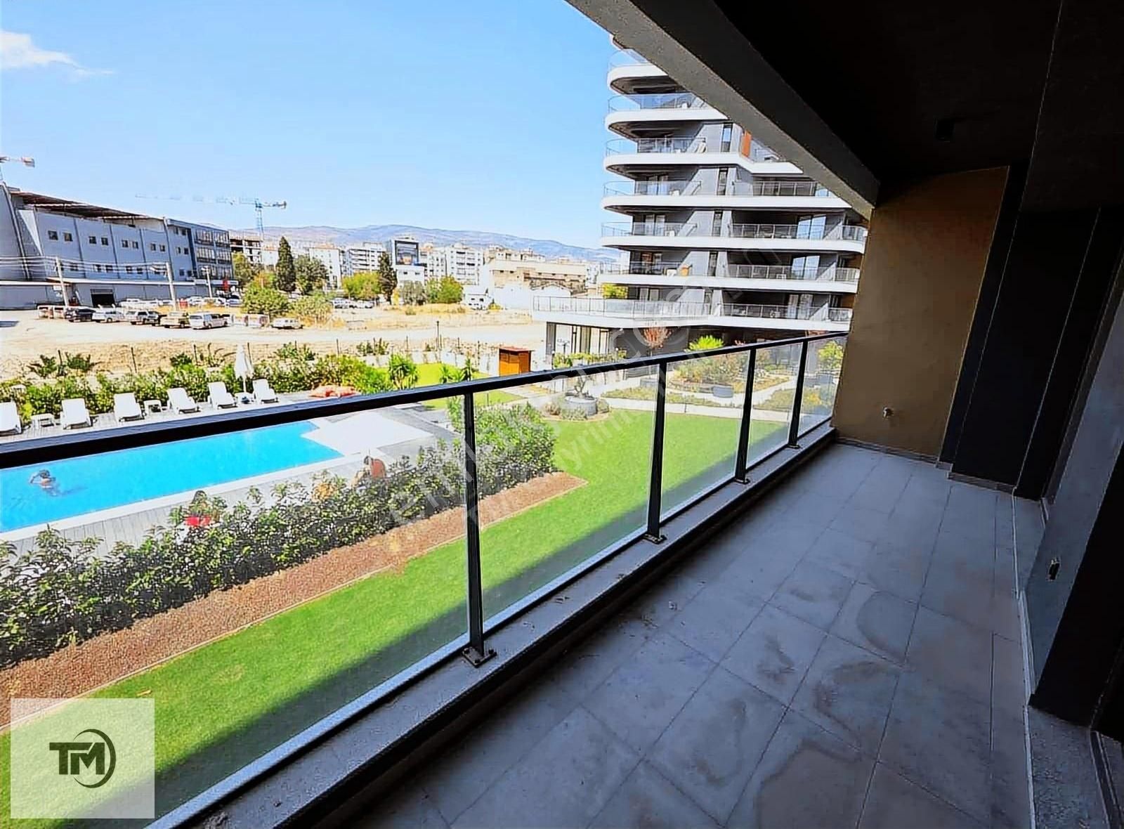 Üniversite Yakını Full Eşyalı 1+1 Havuz Cephe
