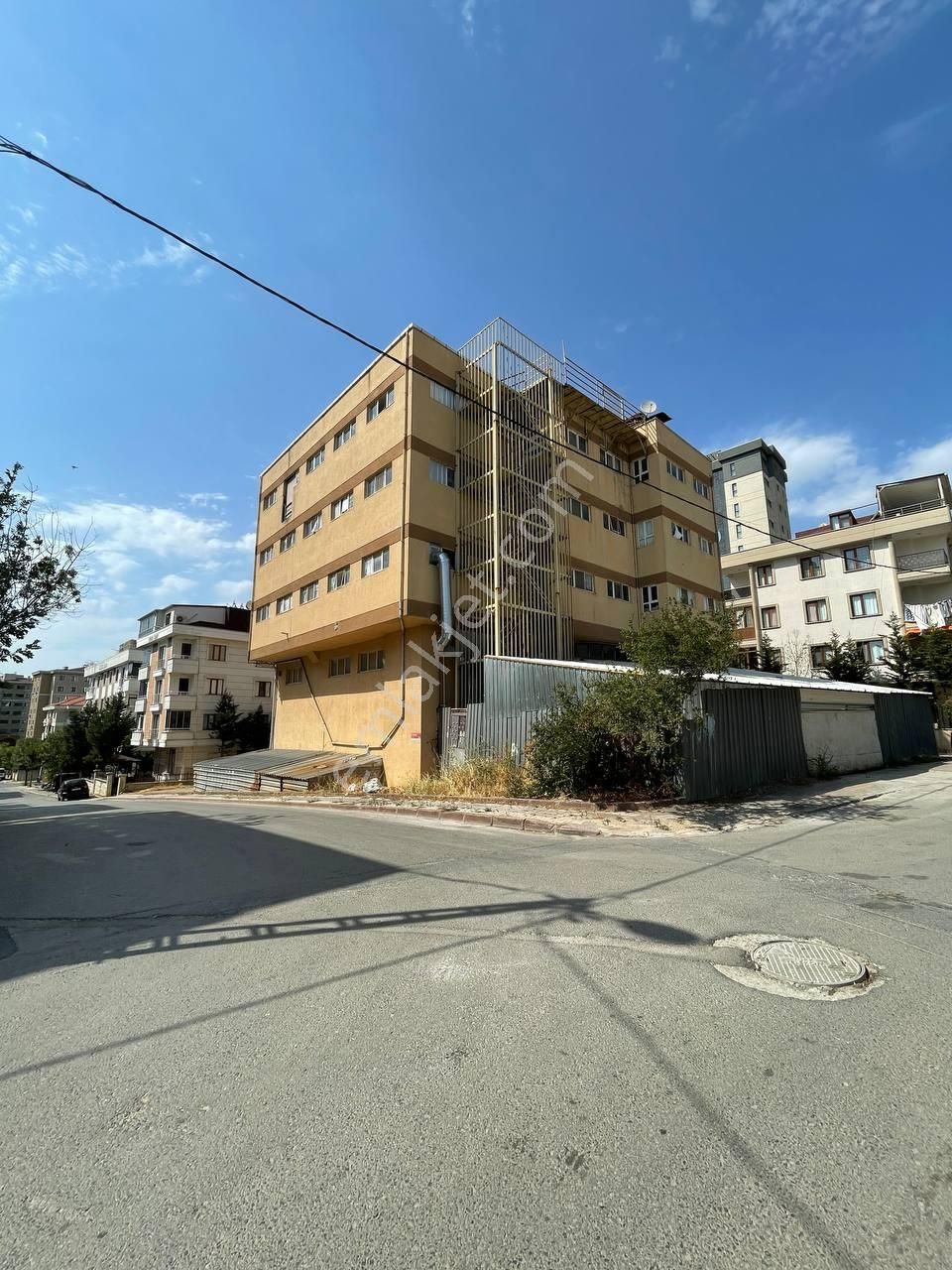 Sahibinden Kiralık Bina-1.800 M² Kapalı+ 120 M² Açık Alanlı, 6 Katlı Bina– Araç Girişliyük Asansörlü