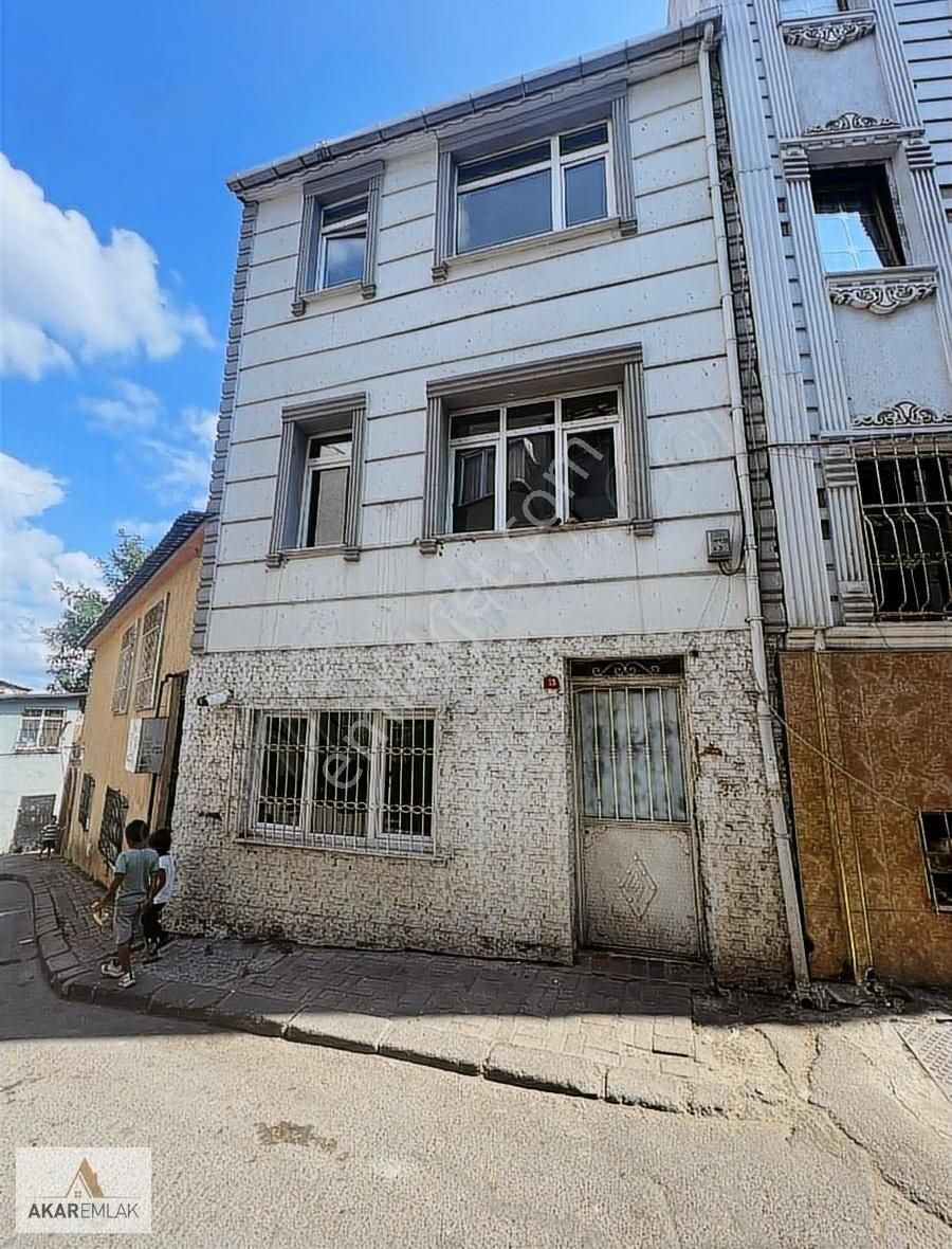 Ayvansarayda 3 Stüdyo Daireden Oluşan Bina