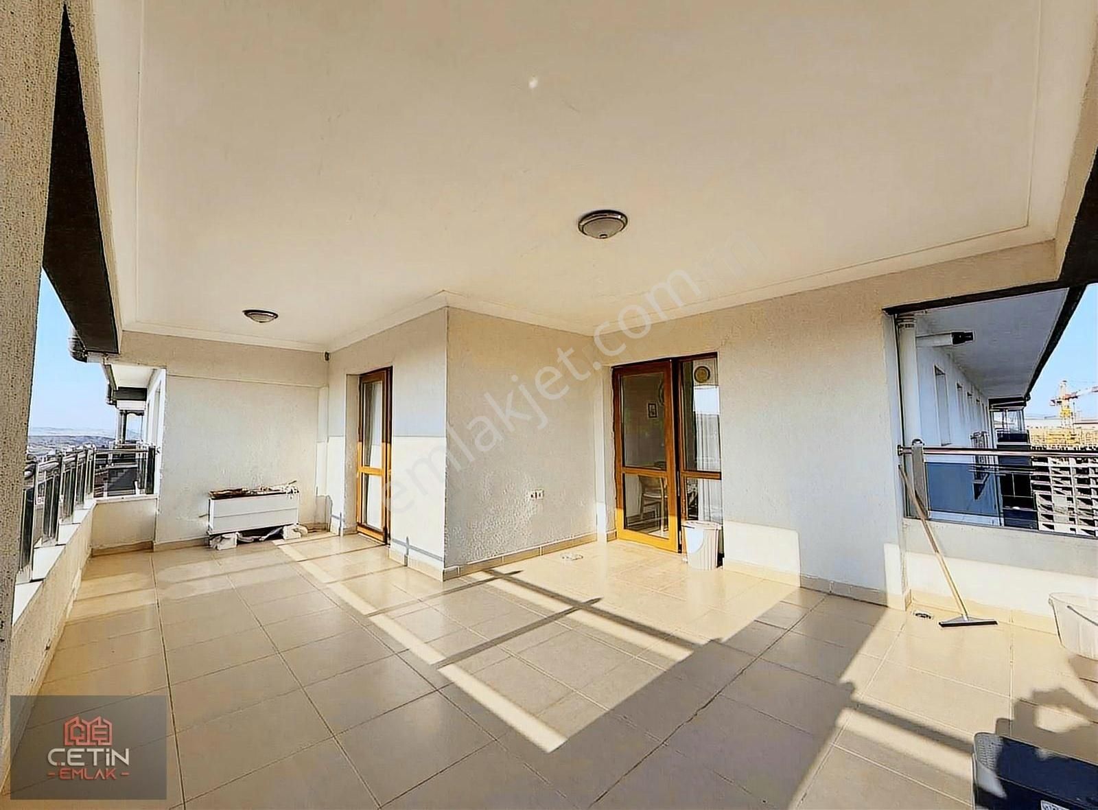 Çetin Emlak' Site İçi Kredi Limitsiz,2 Banyo,önü Komple Açık 3+1