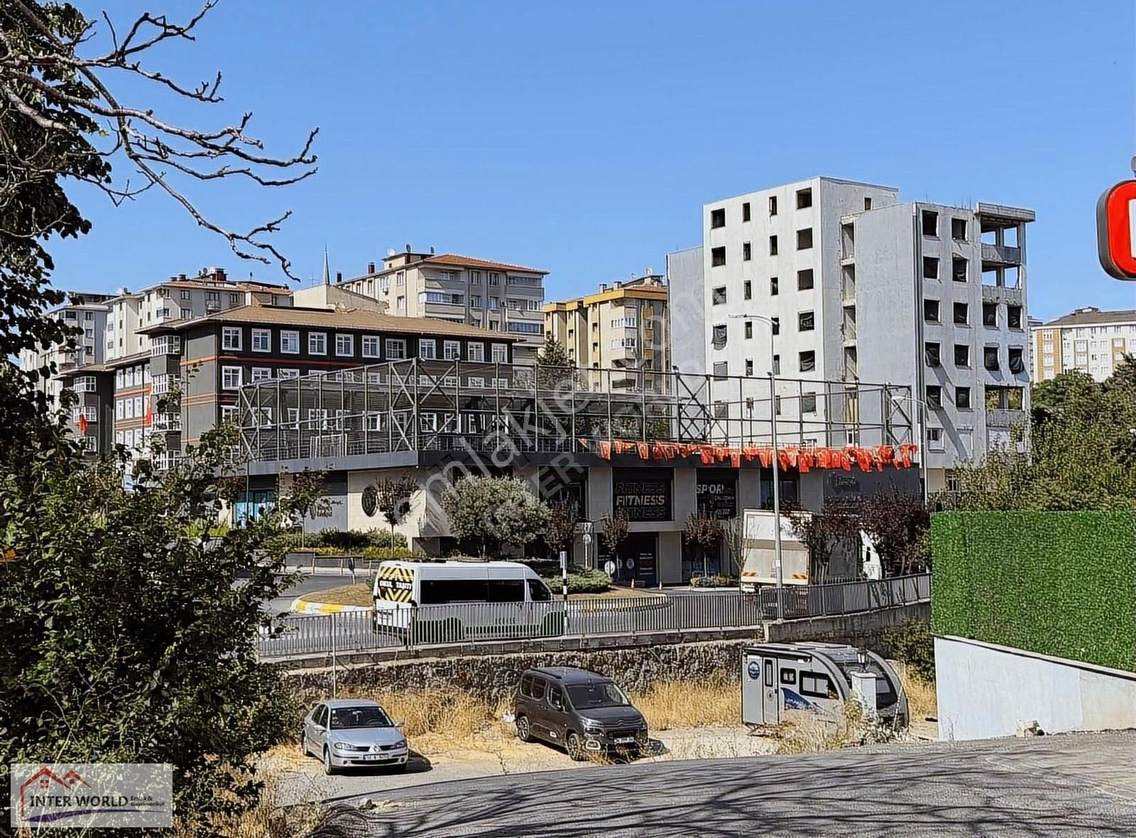 Yüksek Katta Otoparklı 2+1 Çift Asansörlü İskanlı Satılık Daire