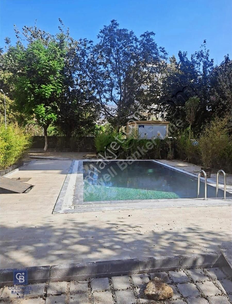 Kiralık Sıfır 2+1 İzka Royal
