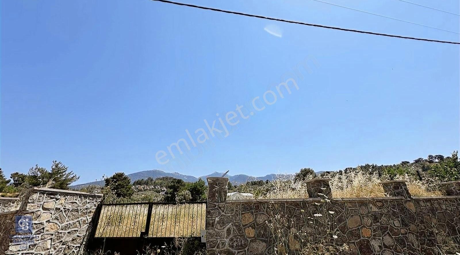Kemalpaşa Yukarıkızılca'da 1031 M2 Harika Bir Bahçe