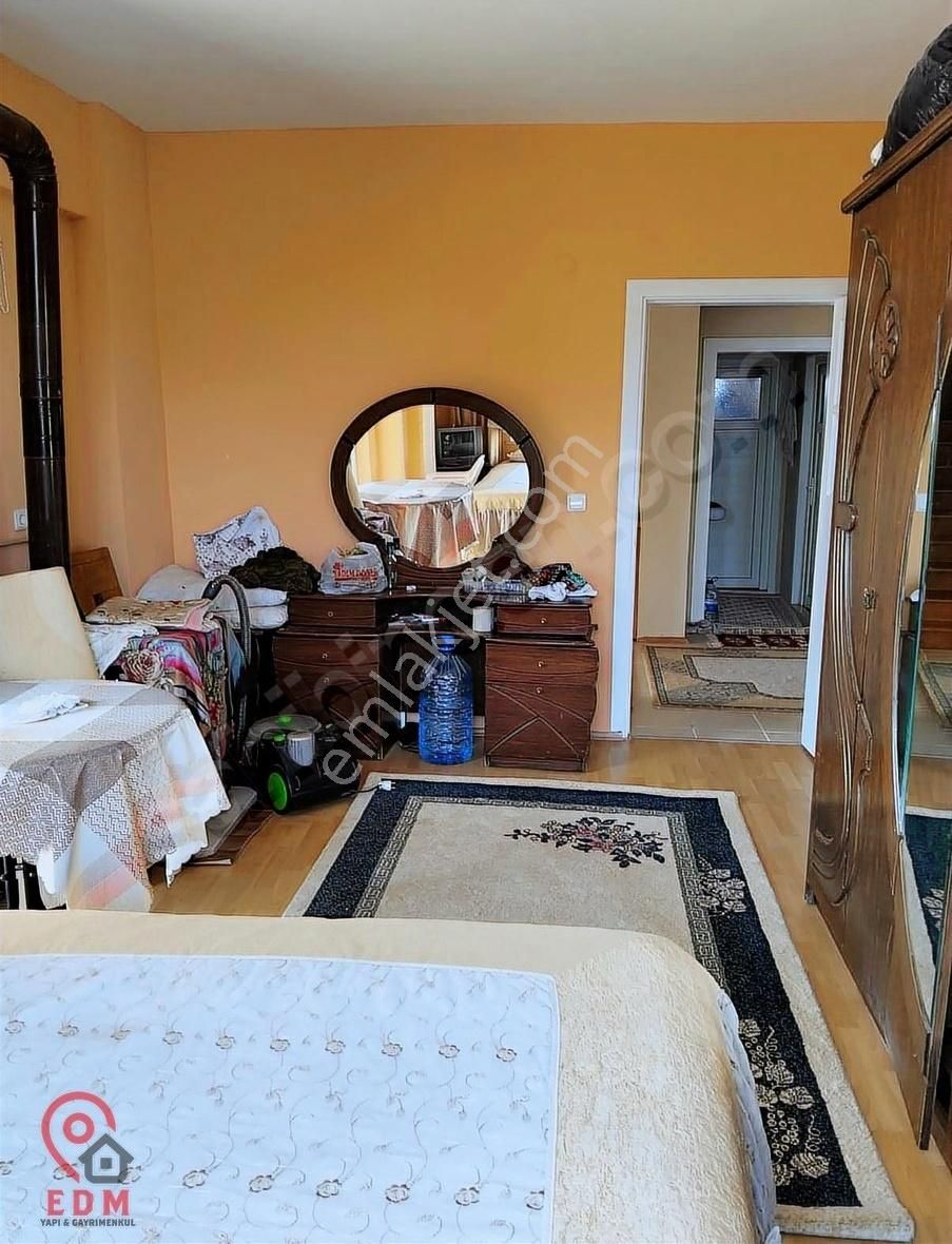 Silivri De 5 Dönüm Arazi İçinde Satılık 3 Katlı Müstakil Ev - Görsel 16