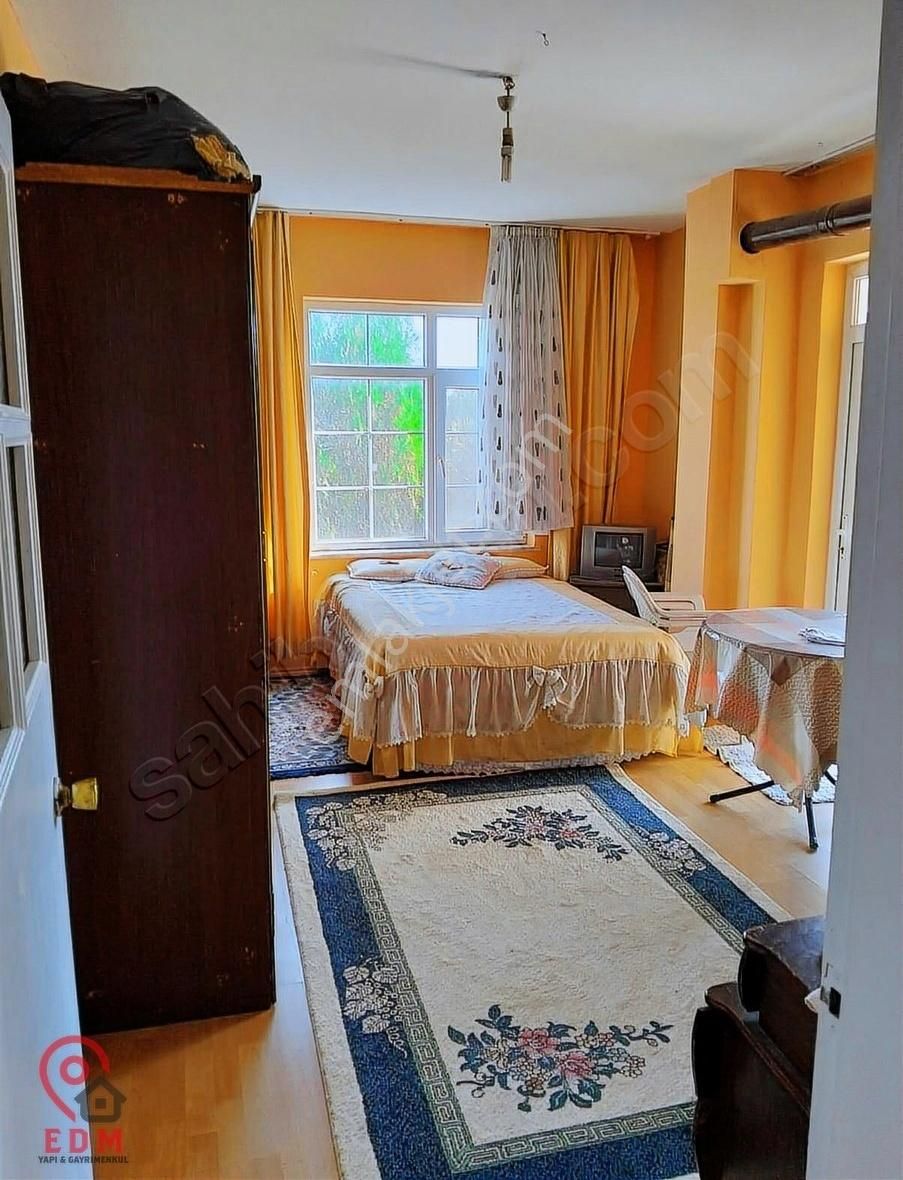 Silivri De 5 Dönüm Arazi İçinde Satılık 3 Katlı Müstakil Ev - Görsel 3