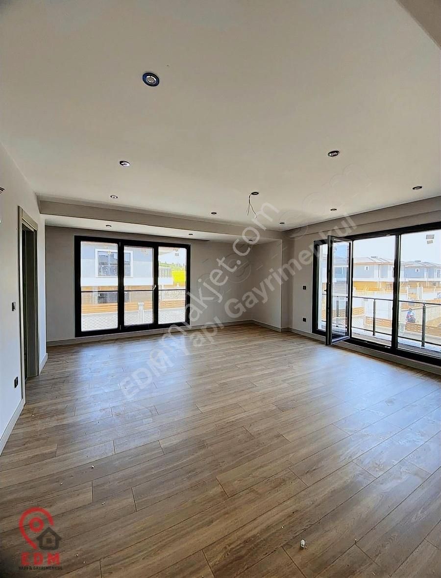 Silivride Özel Havuzlu Modern Mimarili Müstakil Satılık Villa - Görsel 24