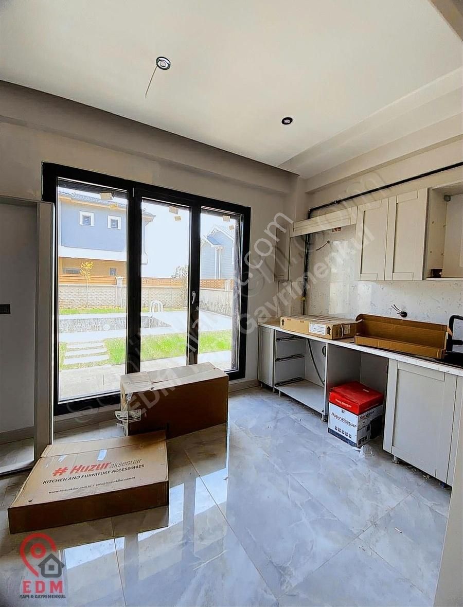 Silivride Özel Havuzlu Modern Mimarili Müstakil Satılık Villa - Görsel 11