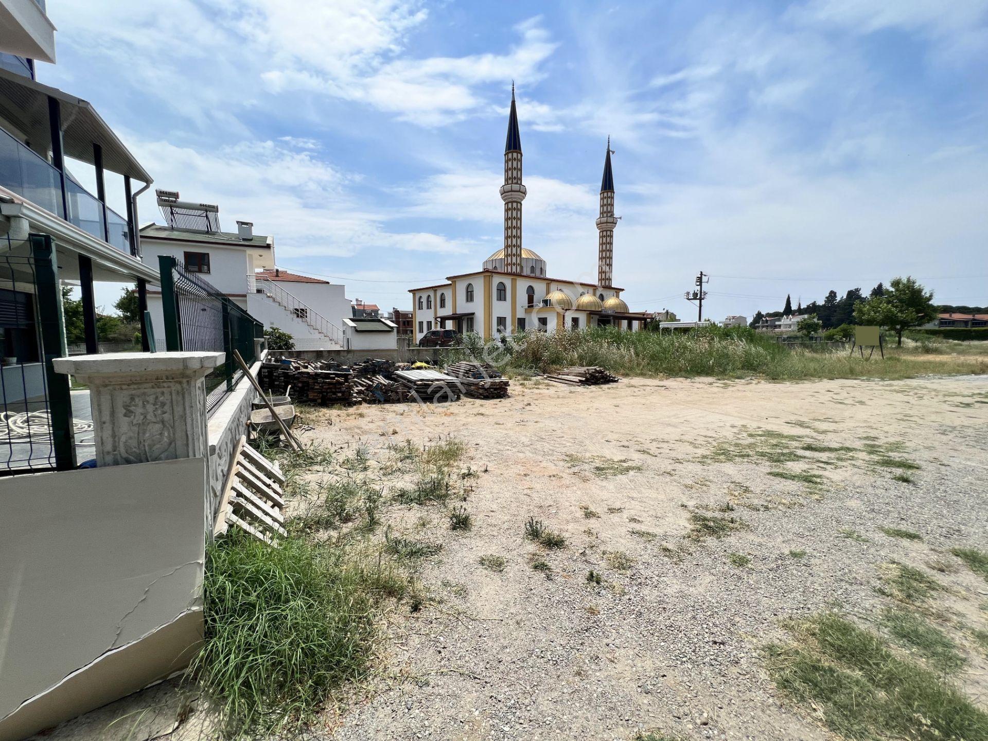 Balıkesir Ayvalık Altınova Da Satılık Villa İmarlı Arsa