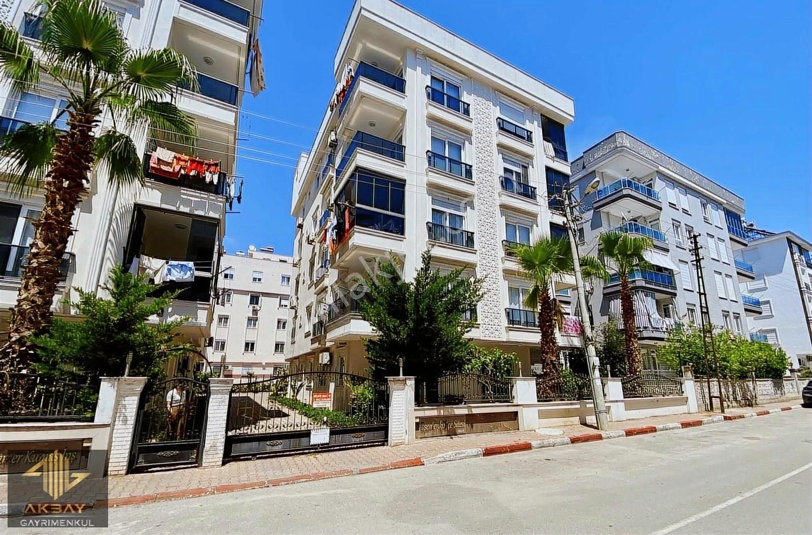 Kızıltoprak'ta Meydana Yürüme Mesafesin'de 2+1 Bahçe Katı Daire